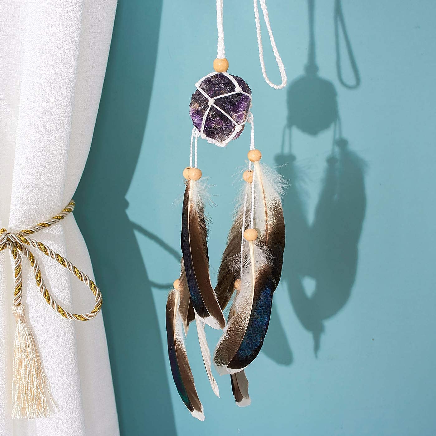 Raw Amethyst Stone Car Pendant Natural Crystal Car Rearview Mirror Charm Boho Handmade Wall Hanging Ornaments with Feather for Girl Women Bedroom Living Room Home Decoration