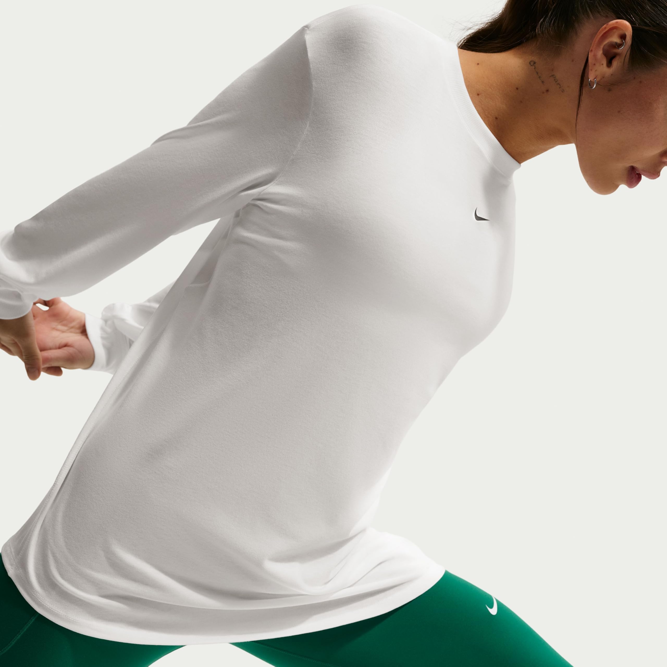 Nike One Relaxed Dri-FIT FN2817 T-Shirt à Manches Longues pour Femme