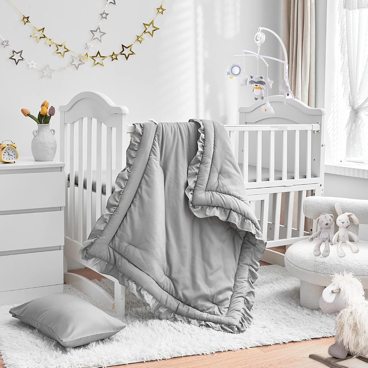 Juego de ropa de cama para cuna de 3 piezas, edredón acolchado con volantes para bebé, sábana bajera ajustable y funda de almohada, ropa de cama Shabby Chic con volantes, diseño de manta suave, color gris