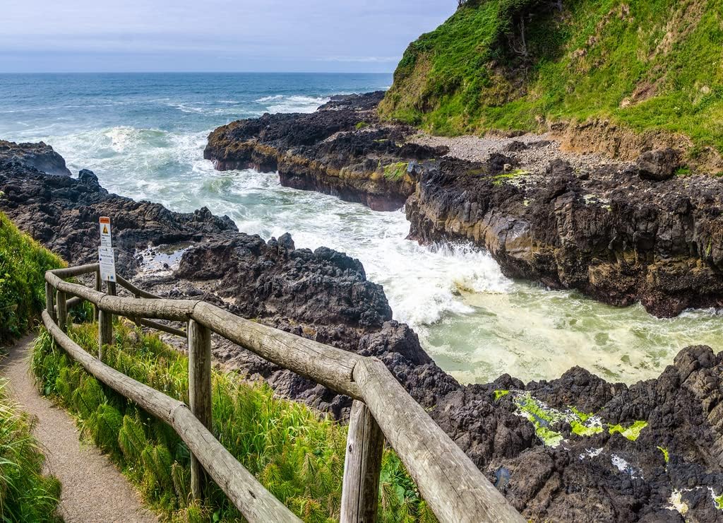 Noah Jigsaw Puzzle Devil's Churn and Hiking Trail, Cape Perpertua Scenic Overlook, Yachats, Natural Landmark of The Oregon Coast, USA 1000 Pieces