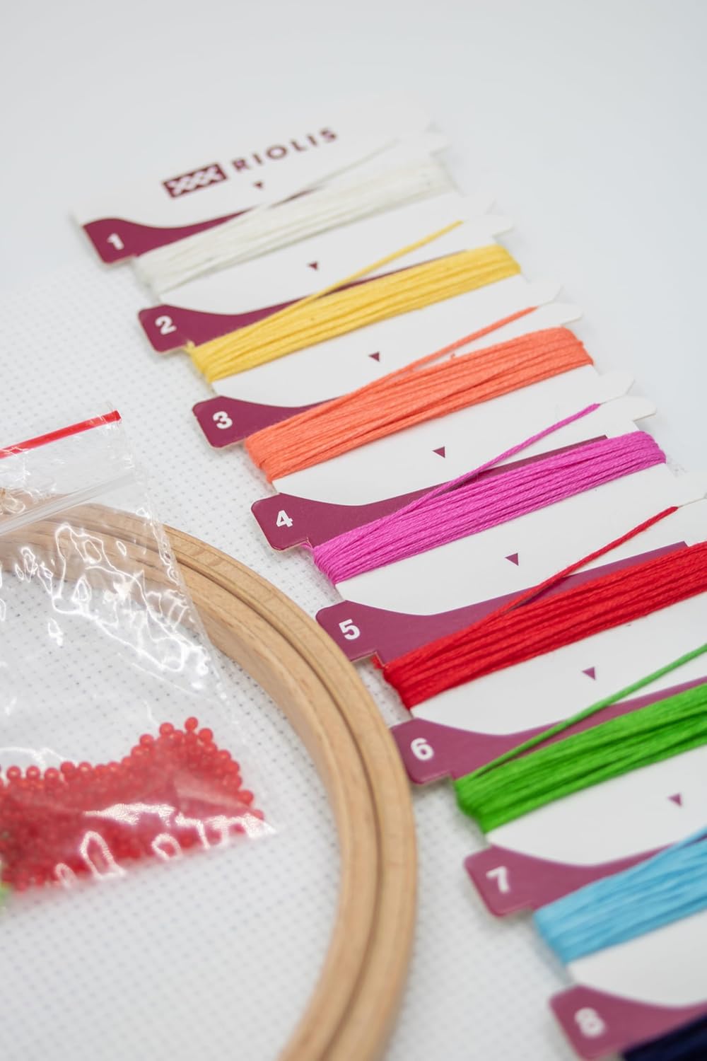 RIOLIS - Starter Cross Stitch Kit - 7.9" x7.9'' Aida Fabric, Wooden Hoop & Stranded Cotton Threads - Complete DIY Embroidery Set for Beginners & Advanced, DYI Gift Crossstitching Kit
