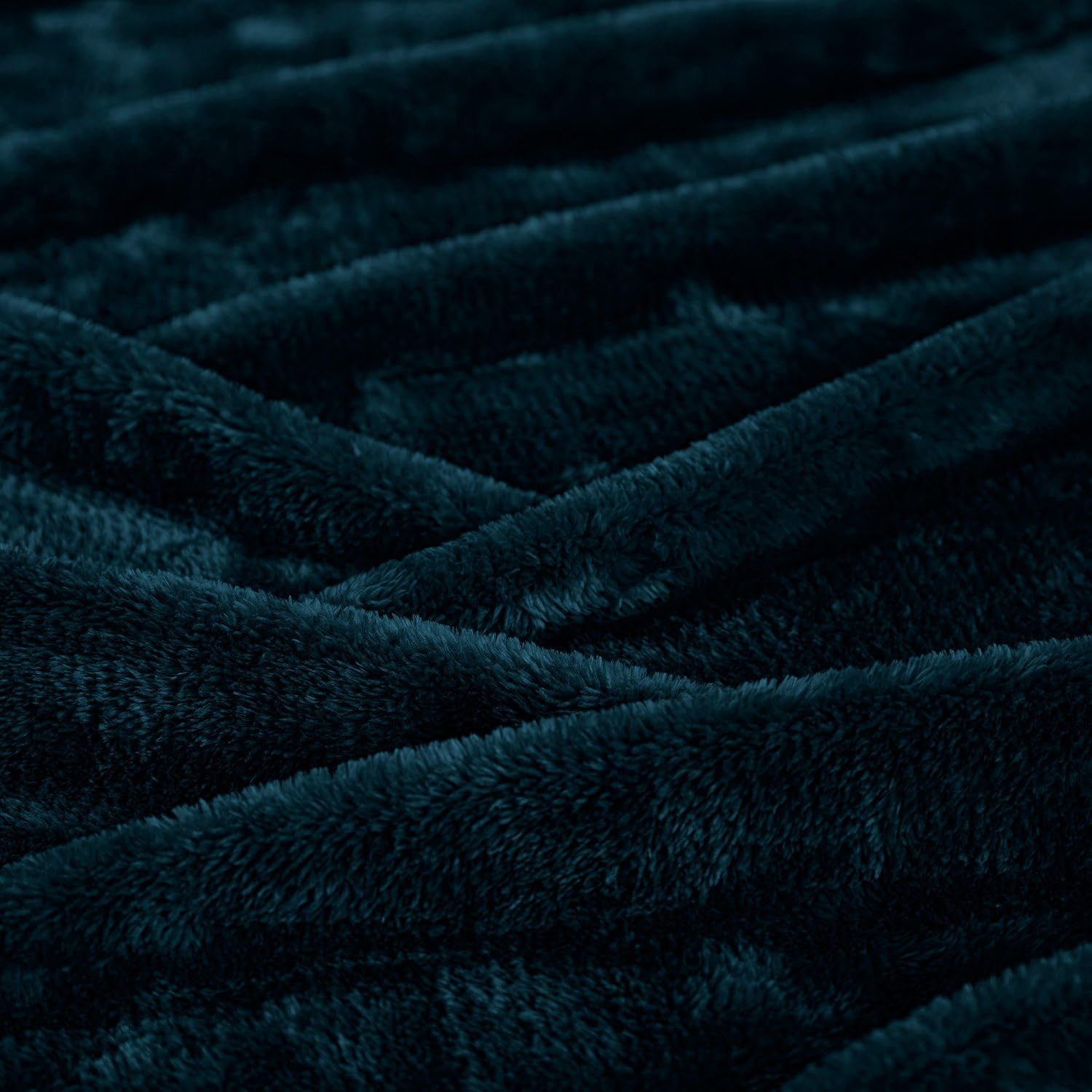 BNM Solid Fleece Blanket, Thick, Cozy, Warm Blankets, Velvety Soft Plush Bedding and Sofa Throw, Cute Bedroom Decor, Fuzzy Cover, Medium Weight Comfort Essentials, Throw, Navy Blue