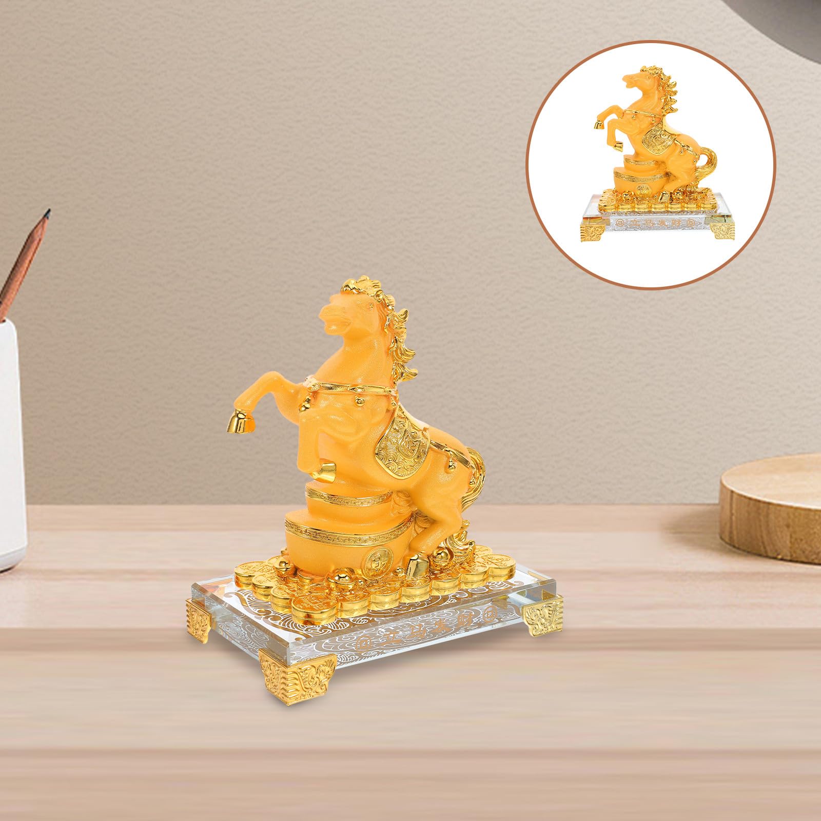 Goldene Pferdefigur aus Kunstharz als Tischdekoration für Büro und Zuhause mit Luxuriösem Vintage Stil und Symbol für Erfolg im Jahr 2026