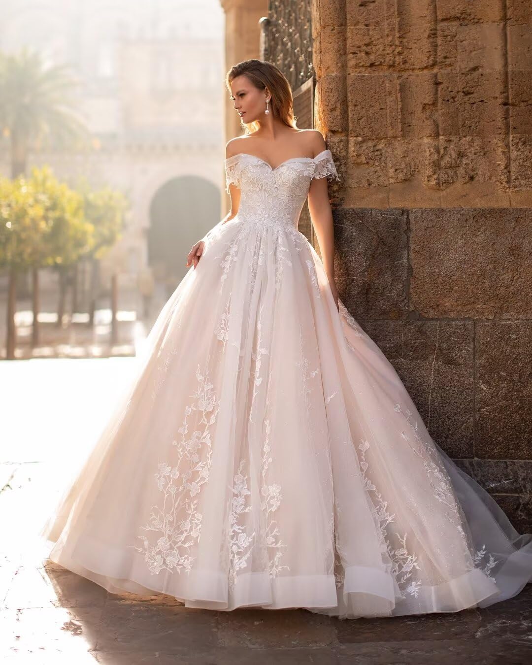 Lace Applique Beach Wedding Dresses for Bride with Train Off The Shoulder Sweetheart Long Bridal Gown