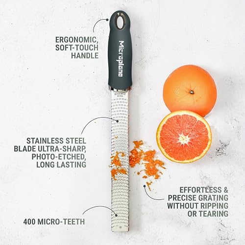 Microplane Râpe à zesteur en Couleur Gris Orage pour Agrumes, Parmesan, Gingembre, Chocolat et Noix de Muscade avec Lame Fine - Fabriqué aux États-Unis - 4