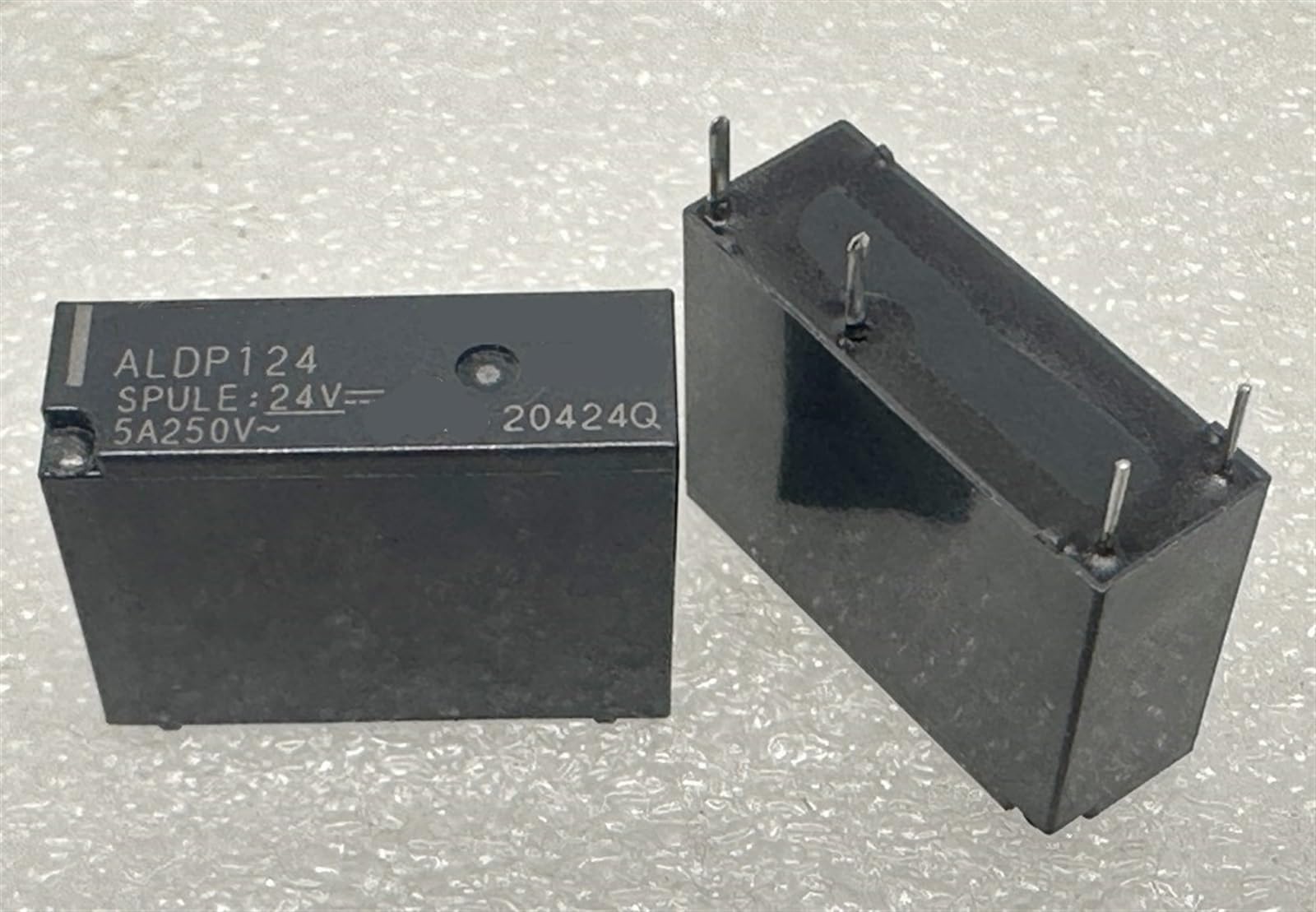 Relé ALDP112 12V 5A componente electrónico miniatura de 4 pines 4