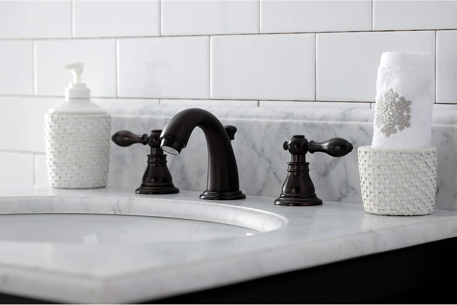 Kingston Brass KB915ACL American Classic Widespread Bathroom Faucet with Retail Pop-Up, Oil Rubbed Bronze
