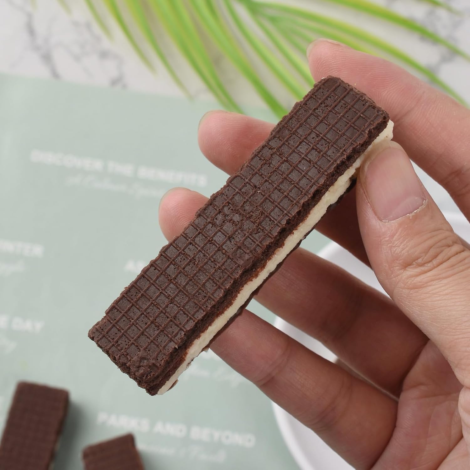 Artificial Chocolate Wafer Cookies, 8 Pcs Fake Chocolate Wafer Biscuits Simulation Realistic Dessert Crackers for Home Kitchen Shop Display Photography Props