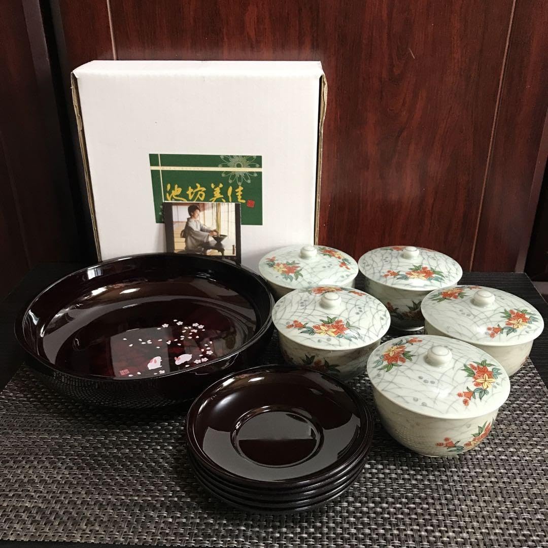 Amazon.co.jp: 池坊美佳 桜うさぎ 菓子鉢と茶托 有田焼 兼山作 客用蓋 