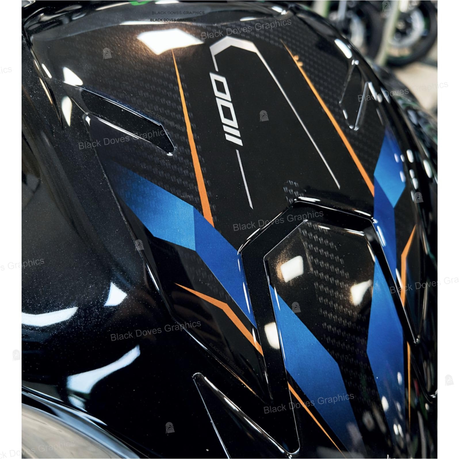 Black Doves Graphics 3D-Aufkleber aus Harz kompatibel mit Kawasaki Versys 1100 SE 2026 (BU1) | Made in Italy (Tankschutz)