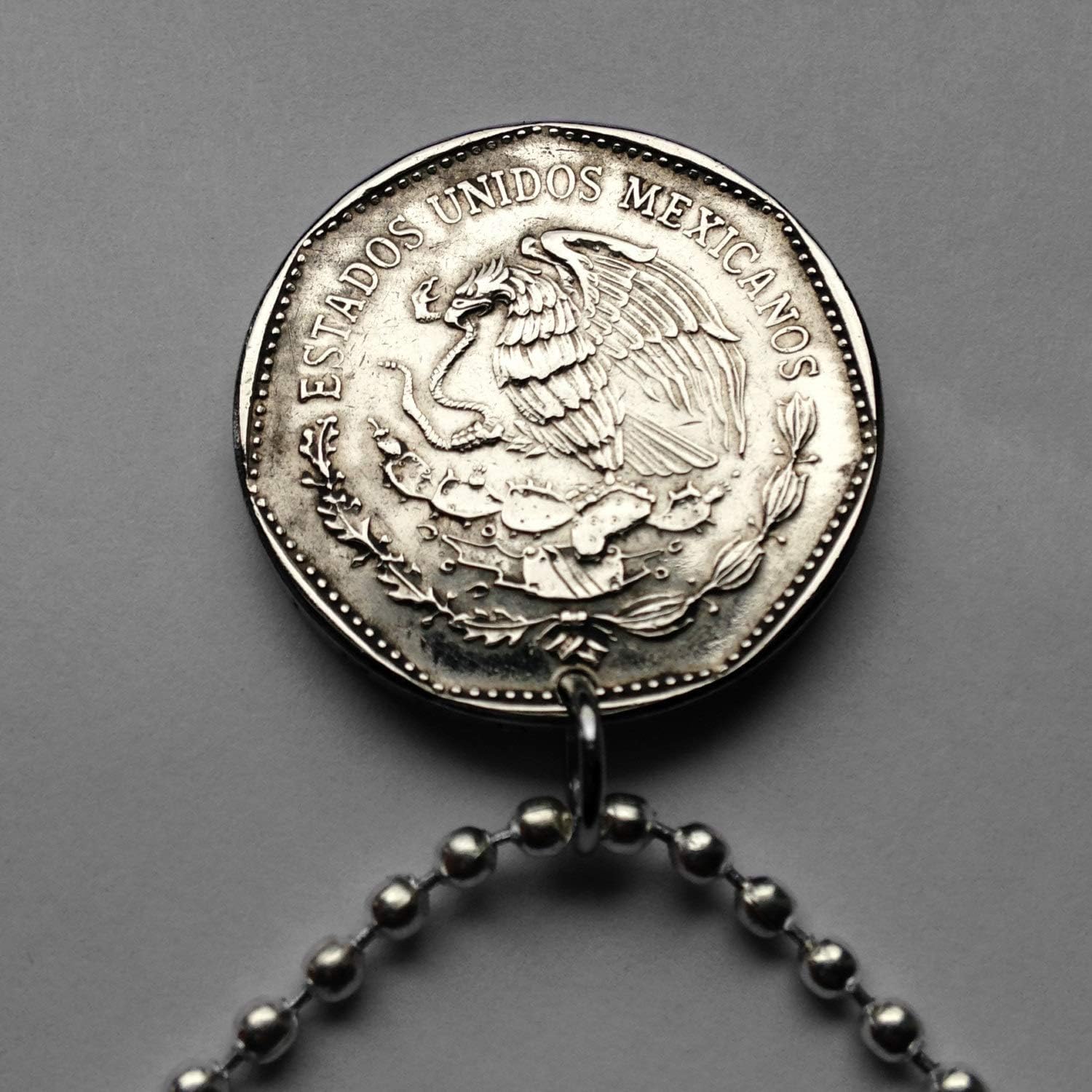 1980 Mexico 5 Pesos coin pendant Aztec Quetzalcoatl feathered serpent god Teotihuacan Nahuatl K'iche' Maya Xochicalco Gukumatz calzada de los muertos Kukulkan pyramid Tohil Yucatán eagle n001629