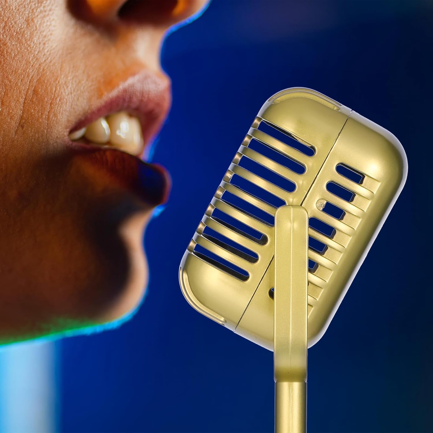JJUNW 4 Pcs Retro Microphone Props Model, Fake Microphone, Plastic Pretend Mic for Podcast Event, Rock and Roll, Hip Hop Music, Movie Theater, Vintage Notorious Birthday Jazz Party Decorations(Gold)