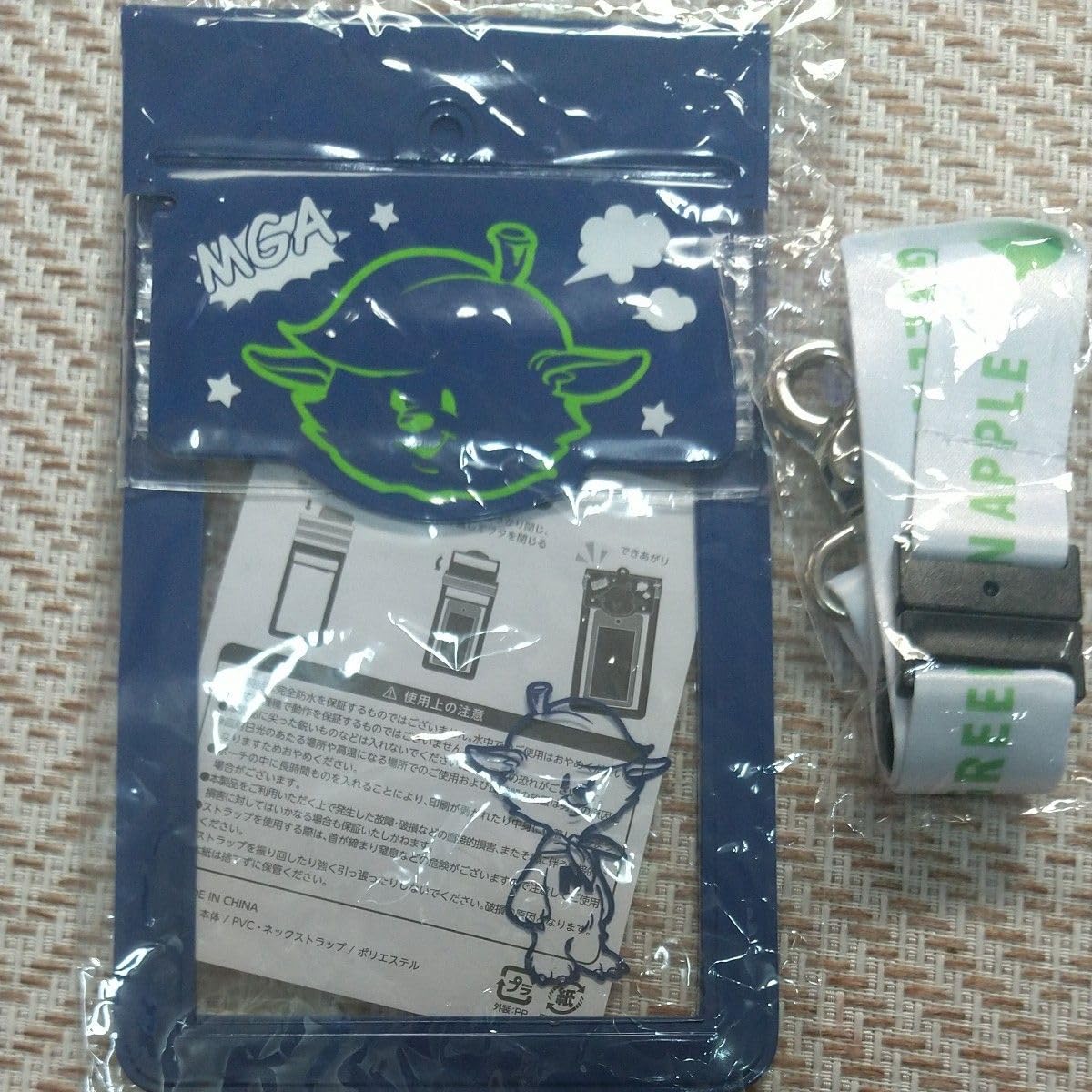 Amazon.co.jp: Mrs.GREEN アップル ネックストラップ付きスマホ防水 