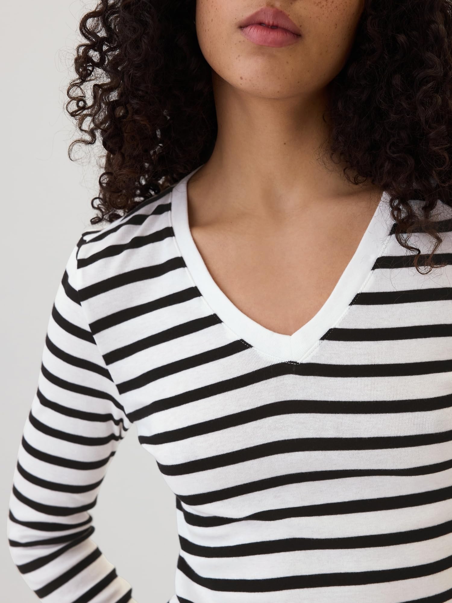 GAP Women's Long Sleeve Favorite V-Neck T-Shirt - Picture 11 of 18