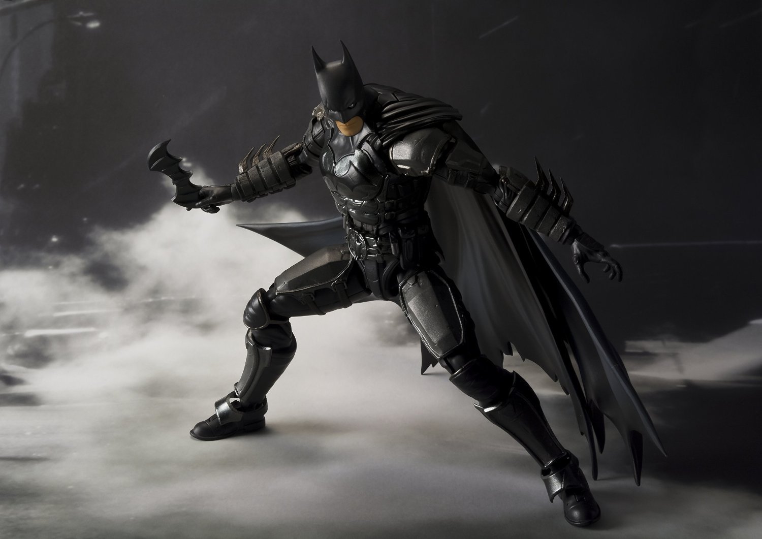 Amazon.co.jp: S.H.フィギュアーツ バットマン INJUSTICE ver. : おもちゃ