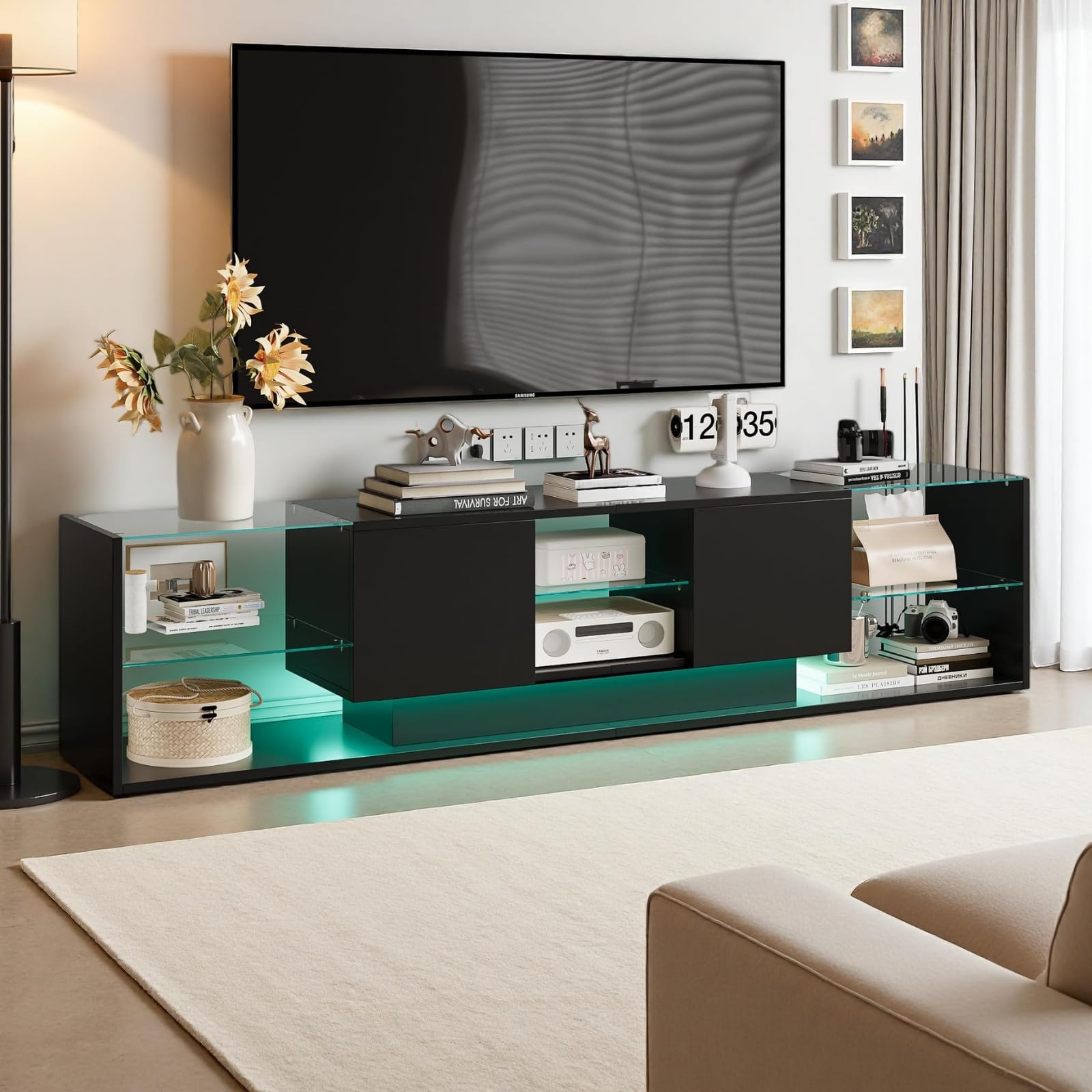 Mobile base per TV con vano portaoggetti, tavolo TV con 2 ante e ripiano in vetro, mobile porta televisione per televisori fino a 85 pollici, mobile laterale per TV per soggiorno, nero, 200 x