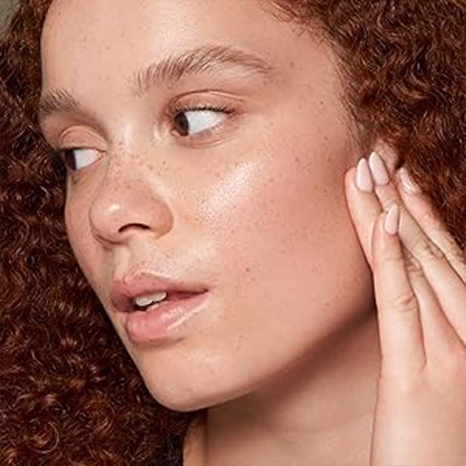 COVER FX Mattifying Booster Drops, Lightweight Shine Control Serum with Smooth Velvety Matte Finish, Pore Minimizer for Face, Absorbs Excess Oil, Suitable for All Skin Types