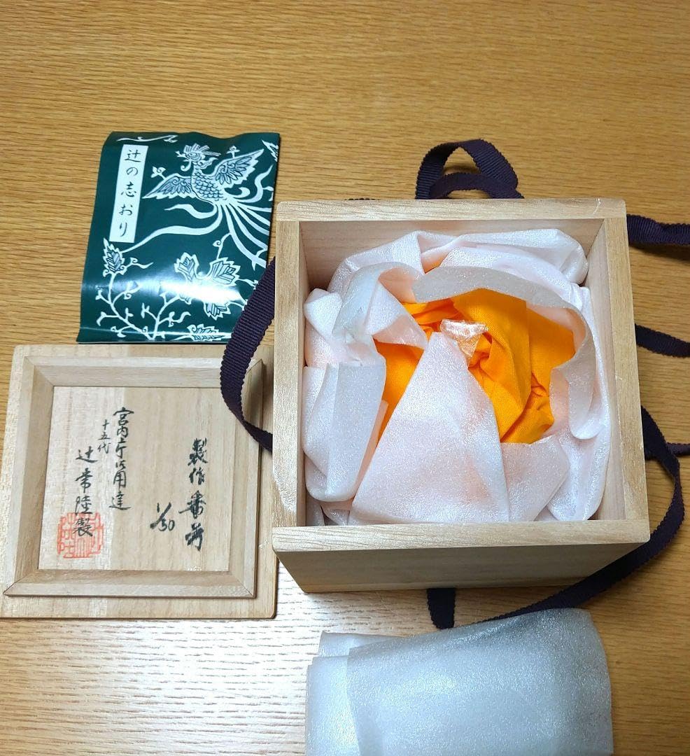 宮内庁御用達15代辻常陸製　菊紋香炉　極真焼 Amazon.co.jp: 宮内庁御用達15代辻常陸製 菊紋香炉 極真焼 : ホーム
