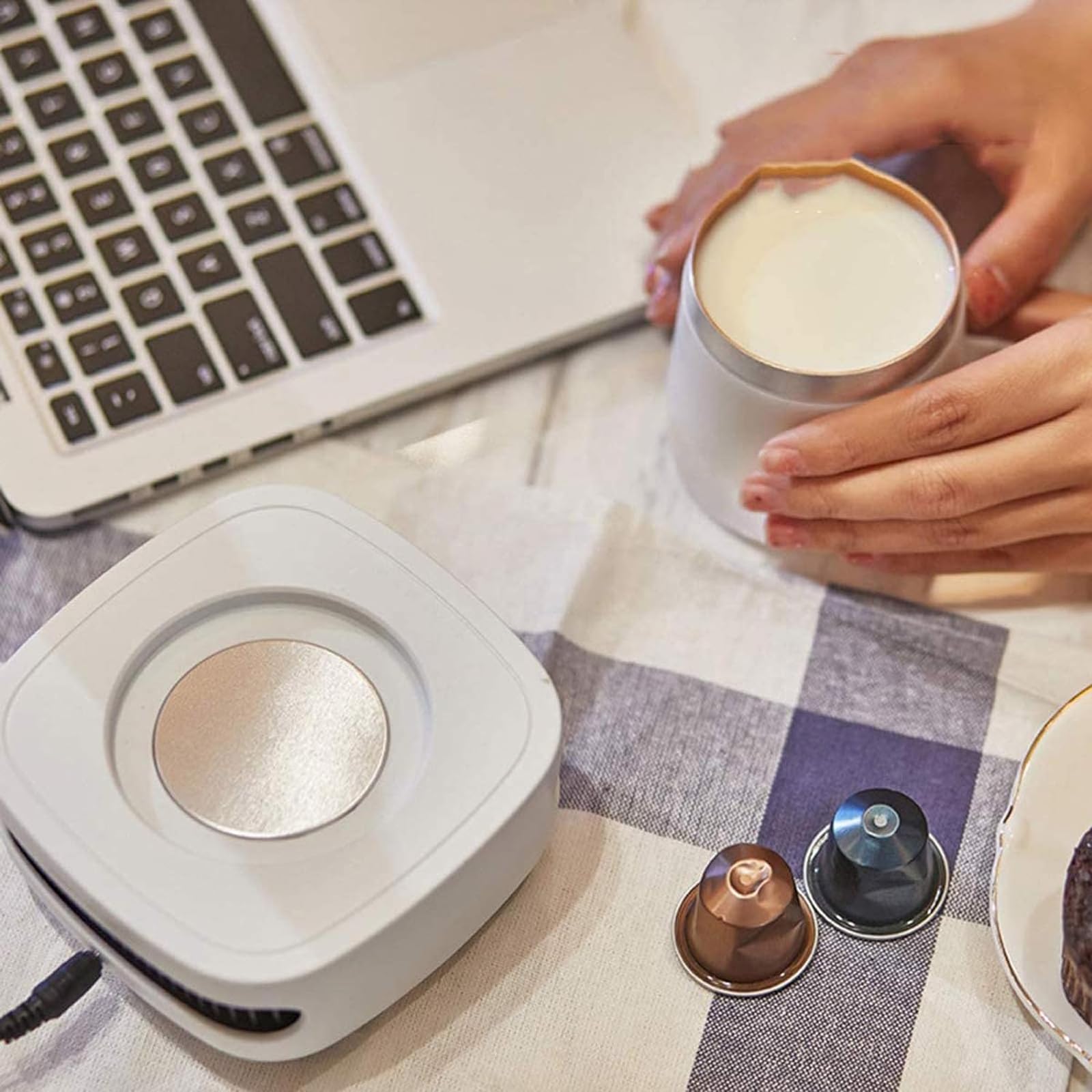 CUSMA Taza De Enfriamiento Instantáneo, Enfriador De Tazas Inteligente, Taza Portátil para Automóvil, Enfriador De Tazas con Refrigeración para Bebidas, Bebidas De Cola Y Vino,Gris