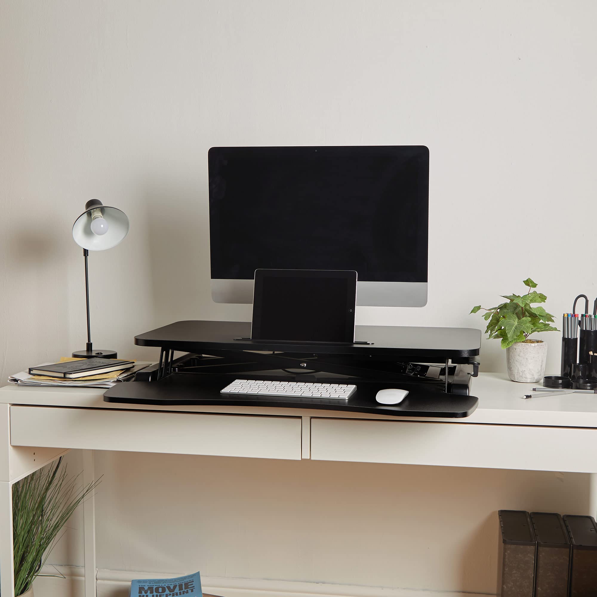 VonHaus Convertisseur de Bureau Debout, Poste de Travail Assis-Debout Réglable en Hauteur, avec Plateau pour Clavier, Support pour Tablette (Noir)