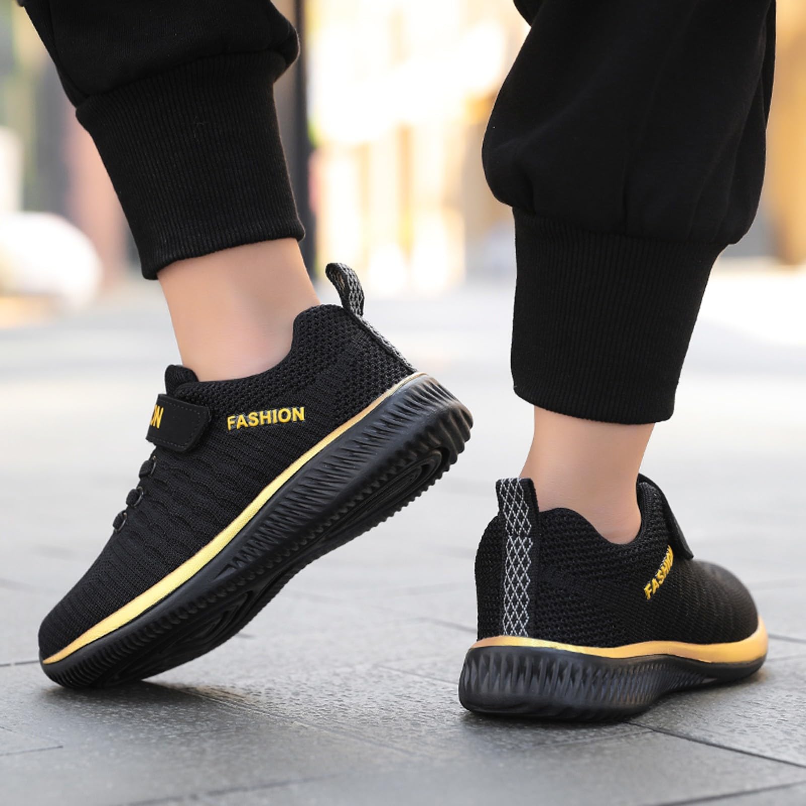 Famzuneu Turnschuhe Jungen Mädchen Sportschuhe Kinder Leicht Mesh Hallenschuhe Sport Schuhe Atmungsaktiv Laufschuhe Flach Dicker Boden rutschfest Sneaker mit Klettverschluss