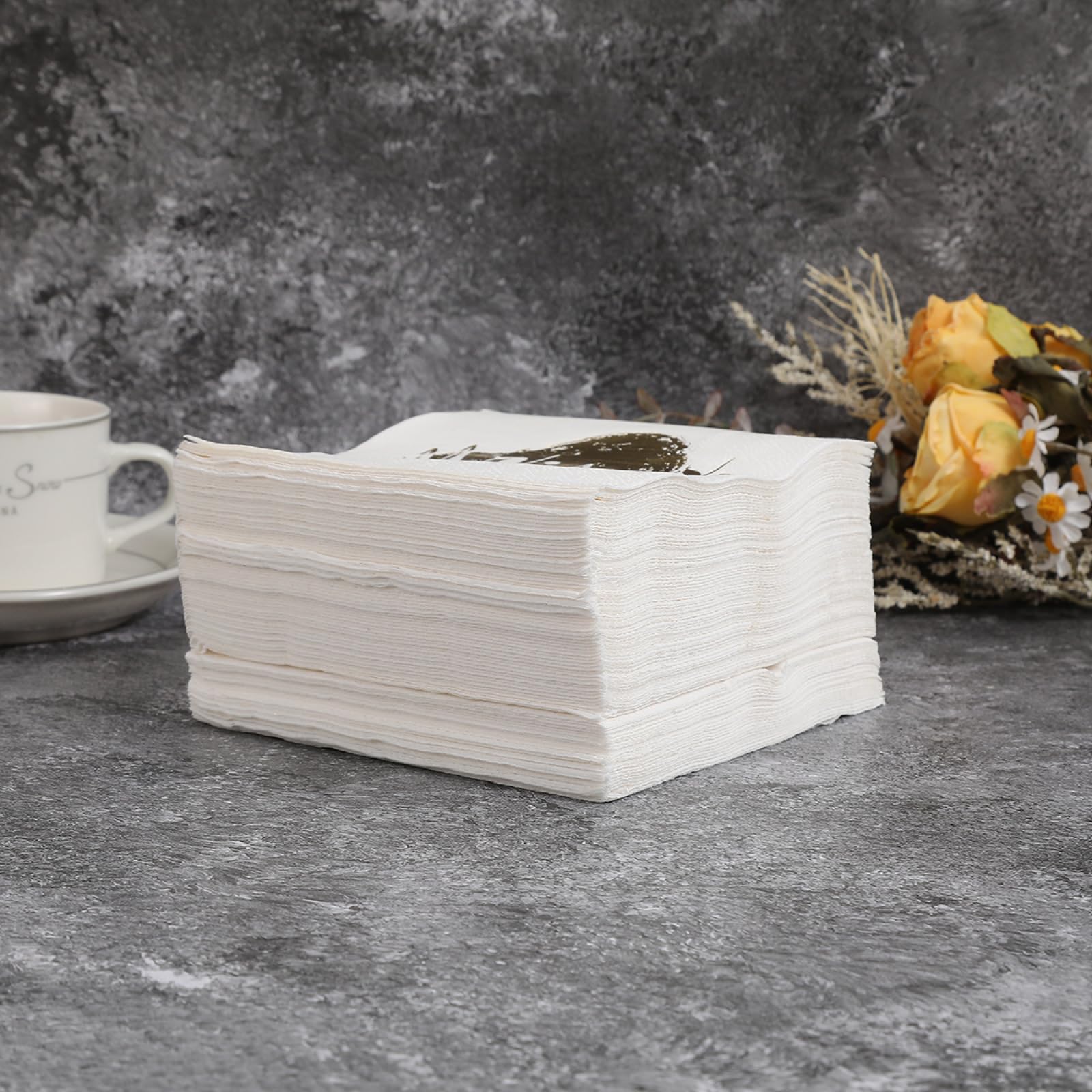 Tovaglioli di Carta Oro Graffiti Bianco Tovaglioli per Decoupage Decorati Tovaglioli Bar Compleanno Carta Lgienica Tovagliolo Decorazione Da Tavola Usa e getta Per Matrimoni Feste 30 Packs(33x33cm)