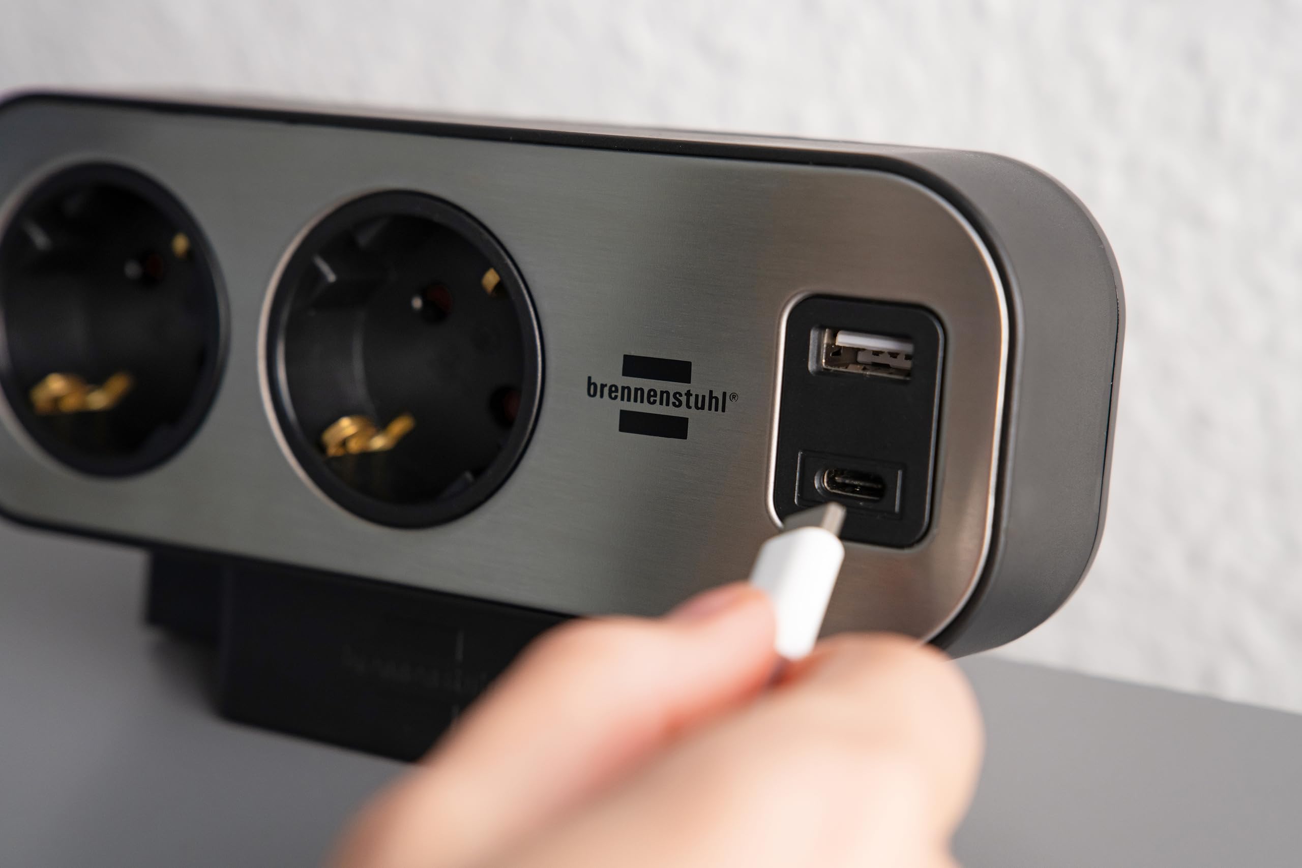 Brennenstuhl estilo Duplex Tischsteckdosenleiste 2m, mit Überspannungsschutz,1x USB C, 1x USB A, 9x