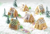 Vista 2 de Nordic Ware Cozy Village - Casa de pan de jengibre, 6 tazas, color plateado