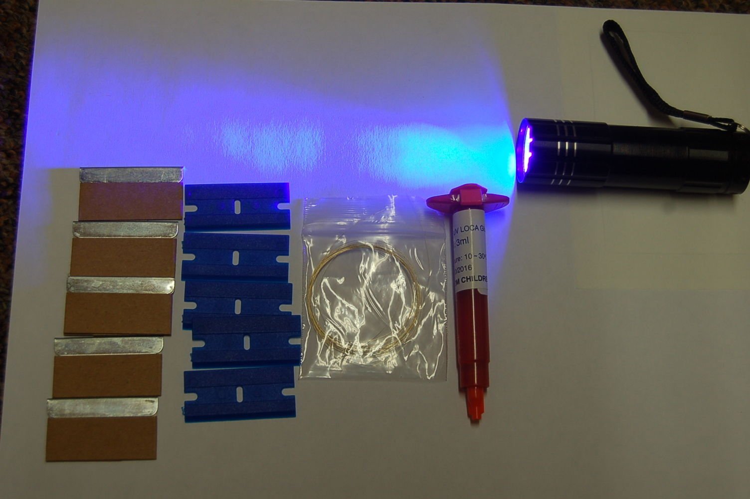 MM 3ML LOCA (KMV) KLEBER, 9 LED UV FACKEL, und ÖFFNUNGSWERKZEUGE für iPhone, Samsung, Nokia, HTC, LG, IPAD ...