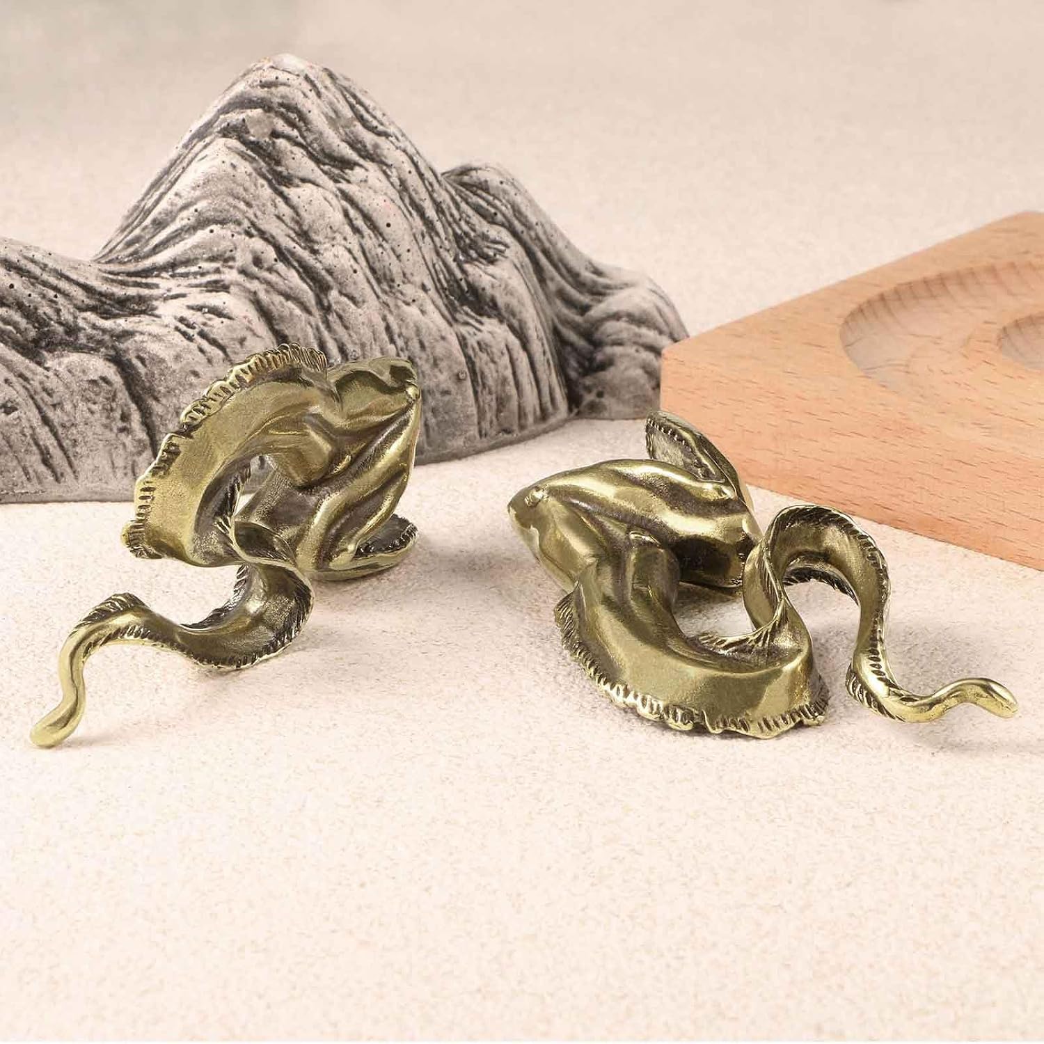 SnowOwl Conger Pike Sculpture Solid Metal Insect Ornament Mini Brass Animal Figurine Statue for Home Office Garden Desktop Decor (Bronze-2) image 5