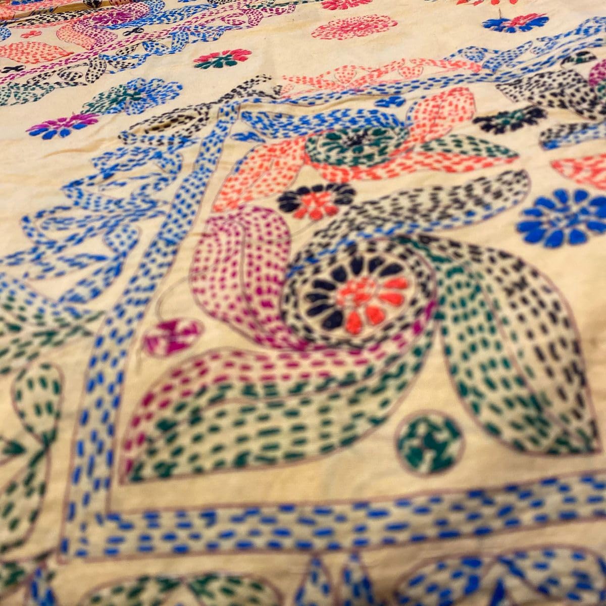 カンタ　ラリーキルト　リバーセーブル　大半キルト　バングラデシュ手縫いカンタ カンタ ラリーキルト リバーセーブル 大半キルト バングラデシュ