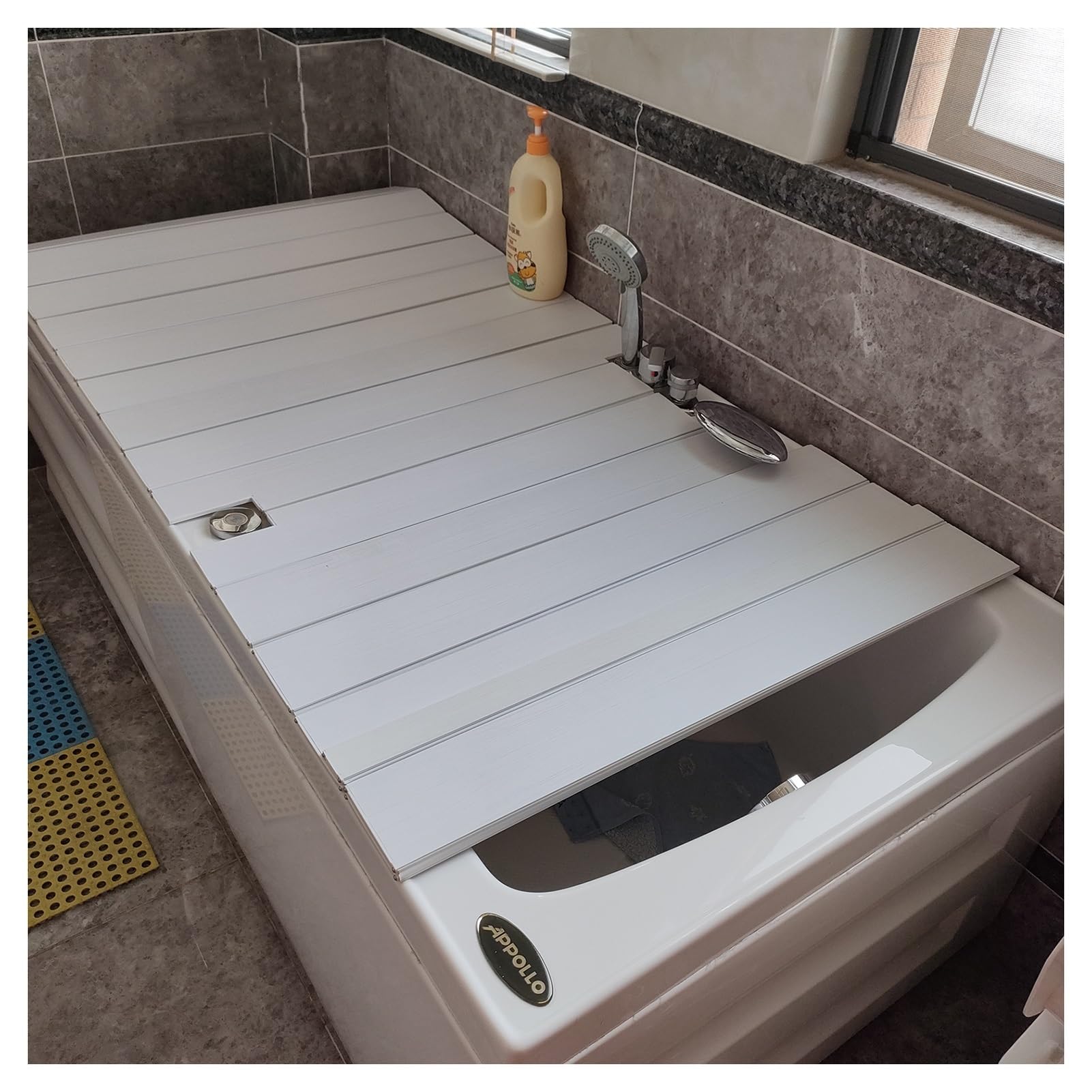 Panneau de bain isolant pliable pour moments spa à la maison