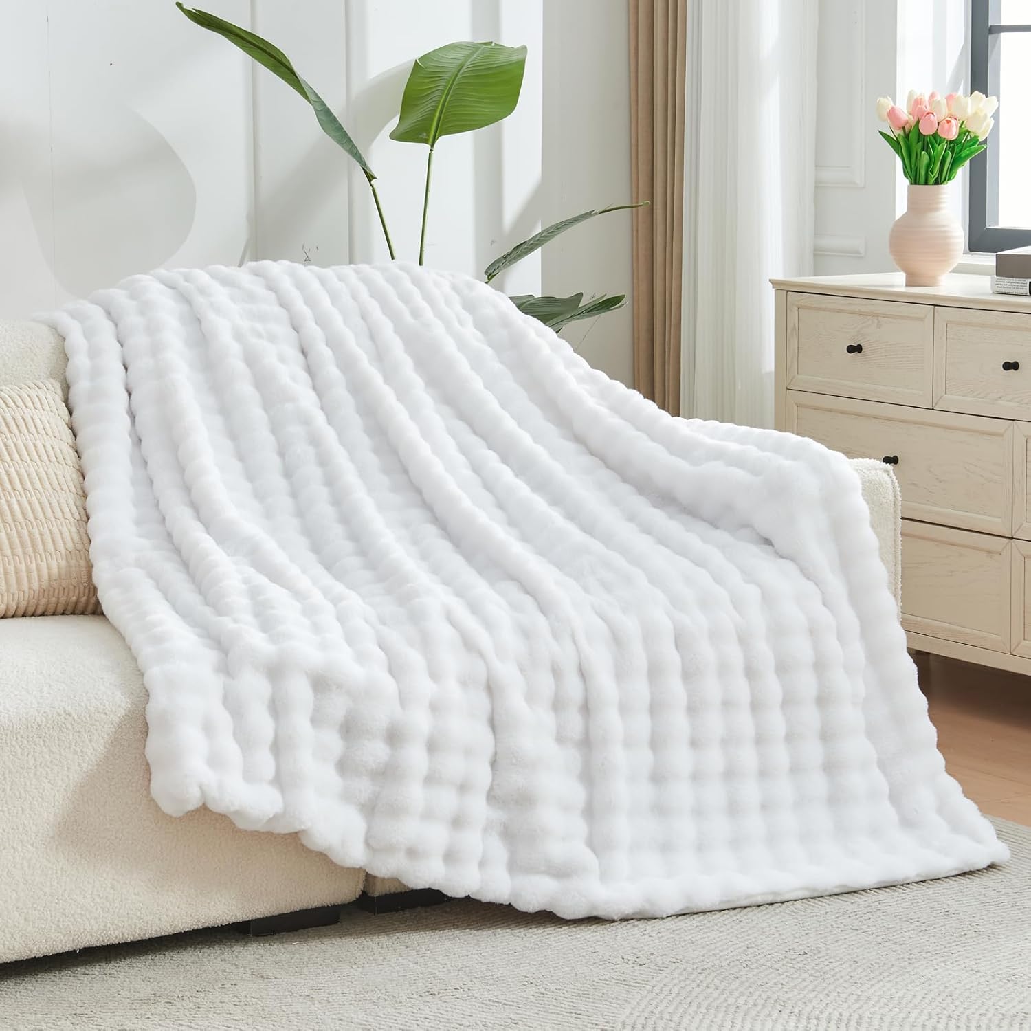 NEWCOSPLAY Faux Fur Throw Blanket White Bubble Blanket Thick Warm Soft for Couch Sofa Bed 550GSM (White, Throw(50"x60")) - Image 7
