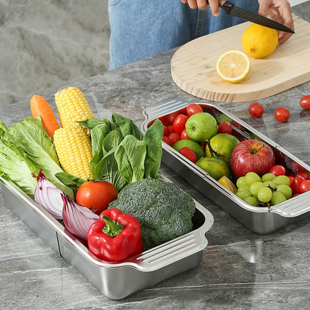 Stainless Steel Sink Colander Basket with Hanging Hook for Kitchen Use, Expandable Drain Basket for Fruits and Vegetables, Sturdy Kitchen Gadget for Efficient Draining and Storage