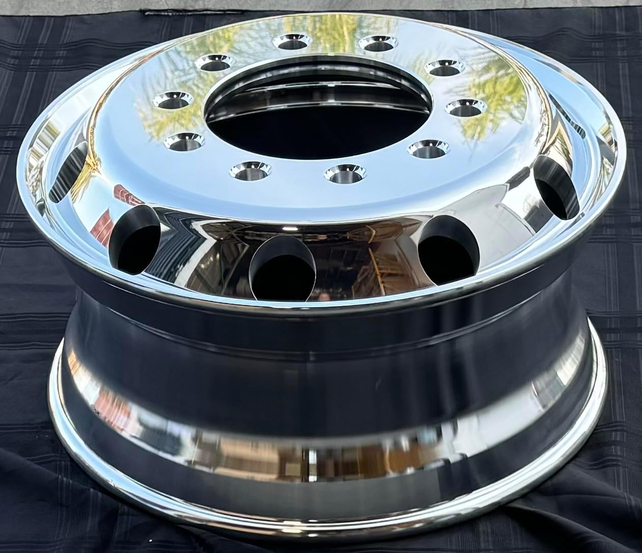 ALUMINUM WHEELS 22.5 X 9.00 10 Holes x 285.75 PCD dually wheels, STUD PILOTED Hight polished For all Position, Tire size: 315/80r22.5