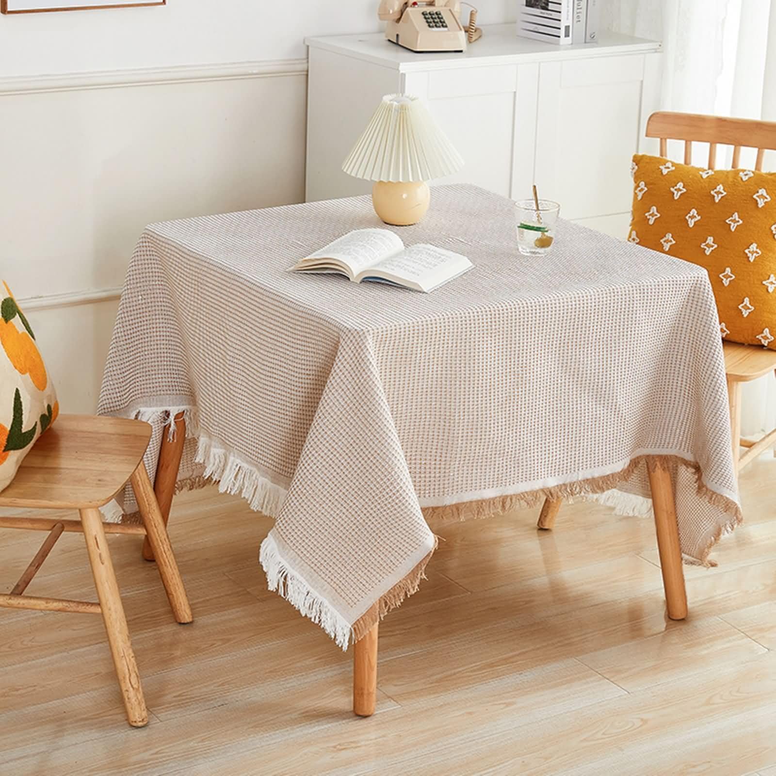 Nappe table picnic et salle à manger kaki à pompons pour de chaleureux repas en plein air