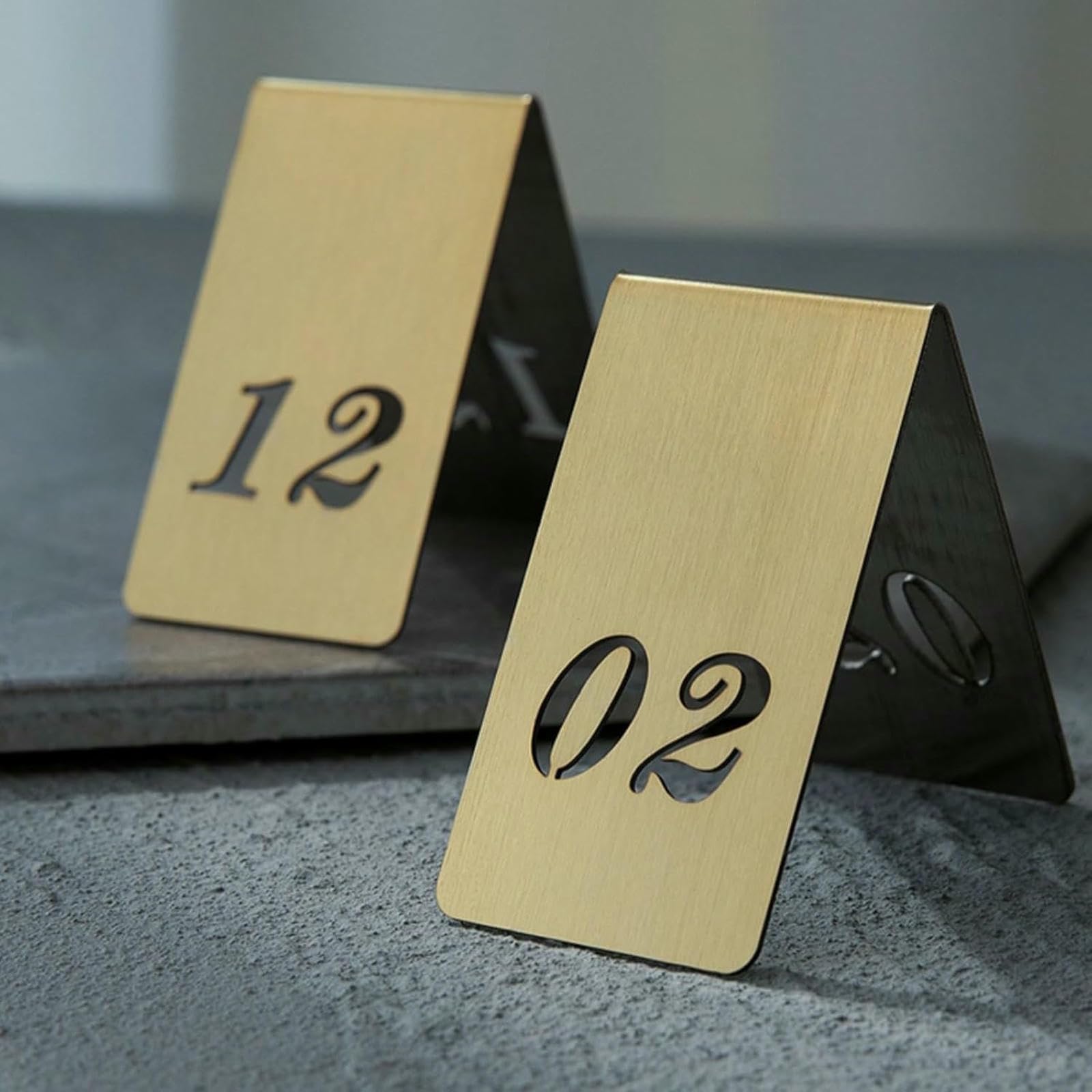 Numéro de table en acier inoxydable pour organiser un repas de mariage