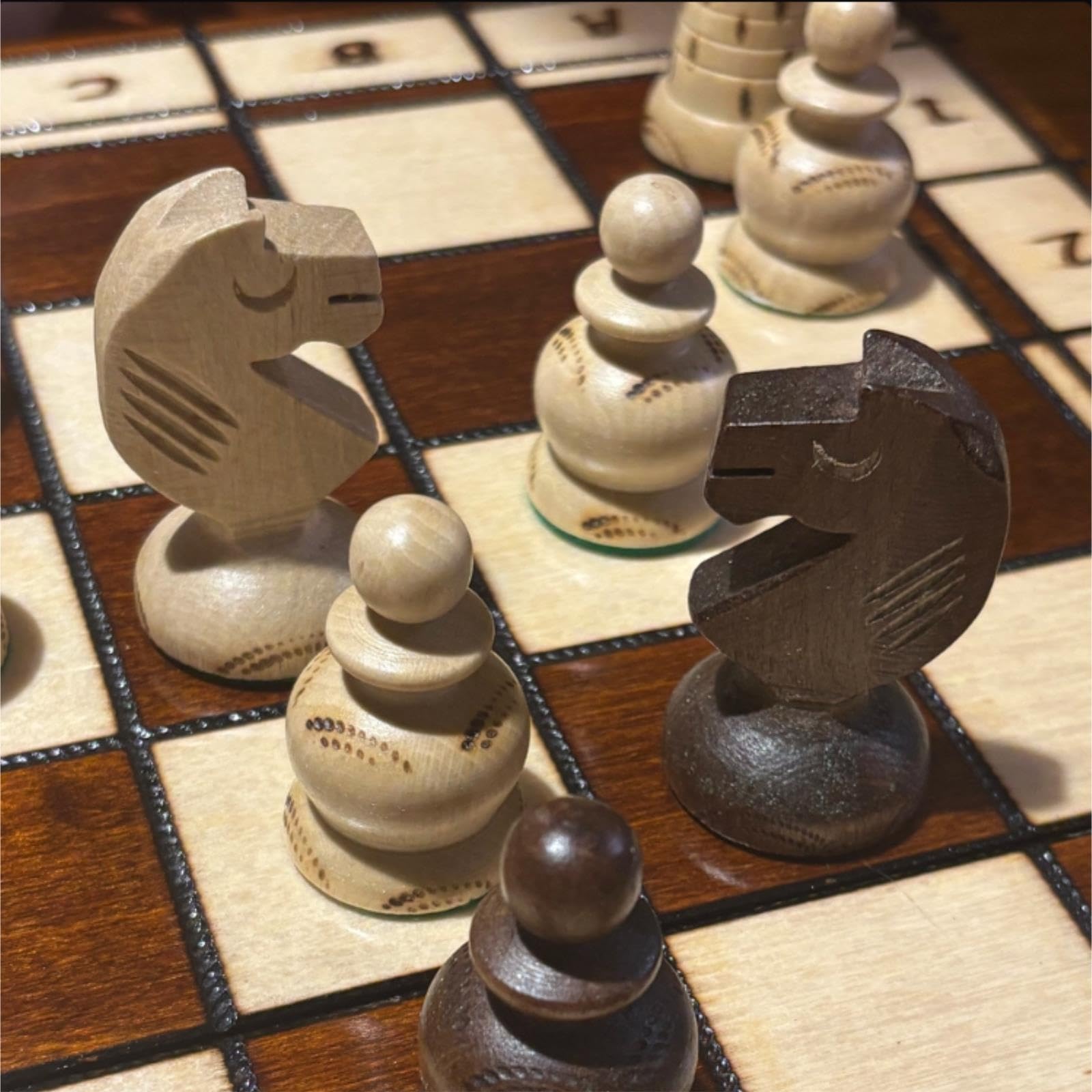 Set di scacchi in legno intagliato europeo in stile vintage | Scacchiera pieghevole, pezzi degli scacchi artistici in legno da collezione e regalo