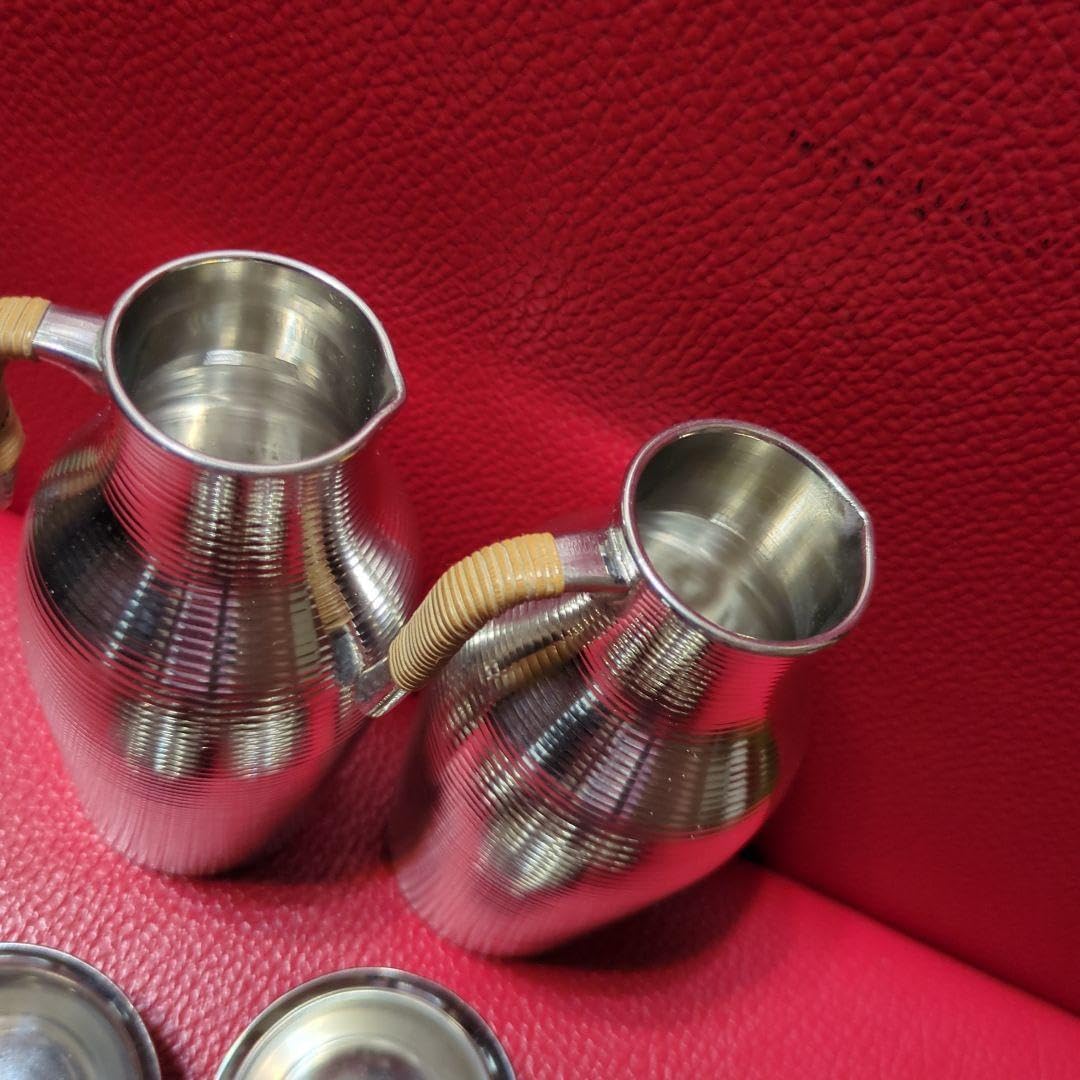 ステンレススチール お猪口・ぐい飲みセット 2本のピッチャーと5個のカップ