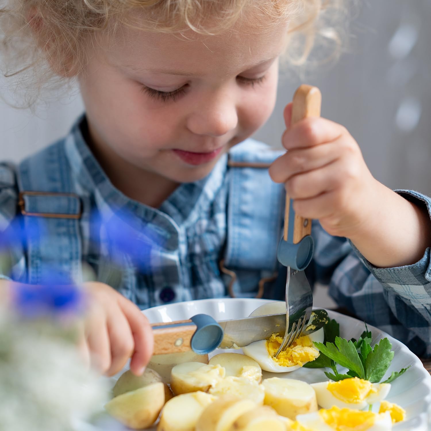 OPINEL Le Petit Gourmet Set de Couverts pour Enfants – Personnalisable avec Gravure – 4 pièces en Acier Inoxydable, idée Cadeau pour Naissance, baptême ou Anniversaire (Vert Olive)