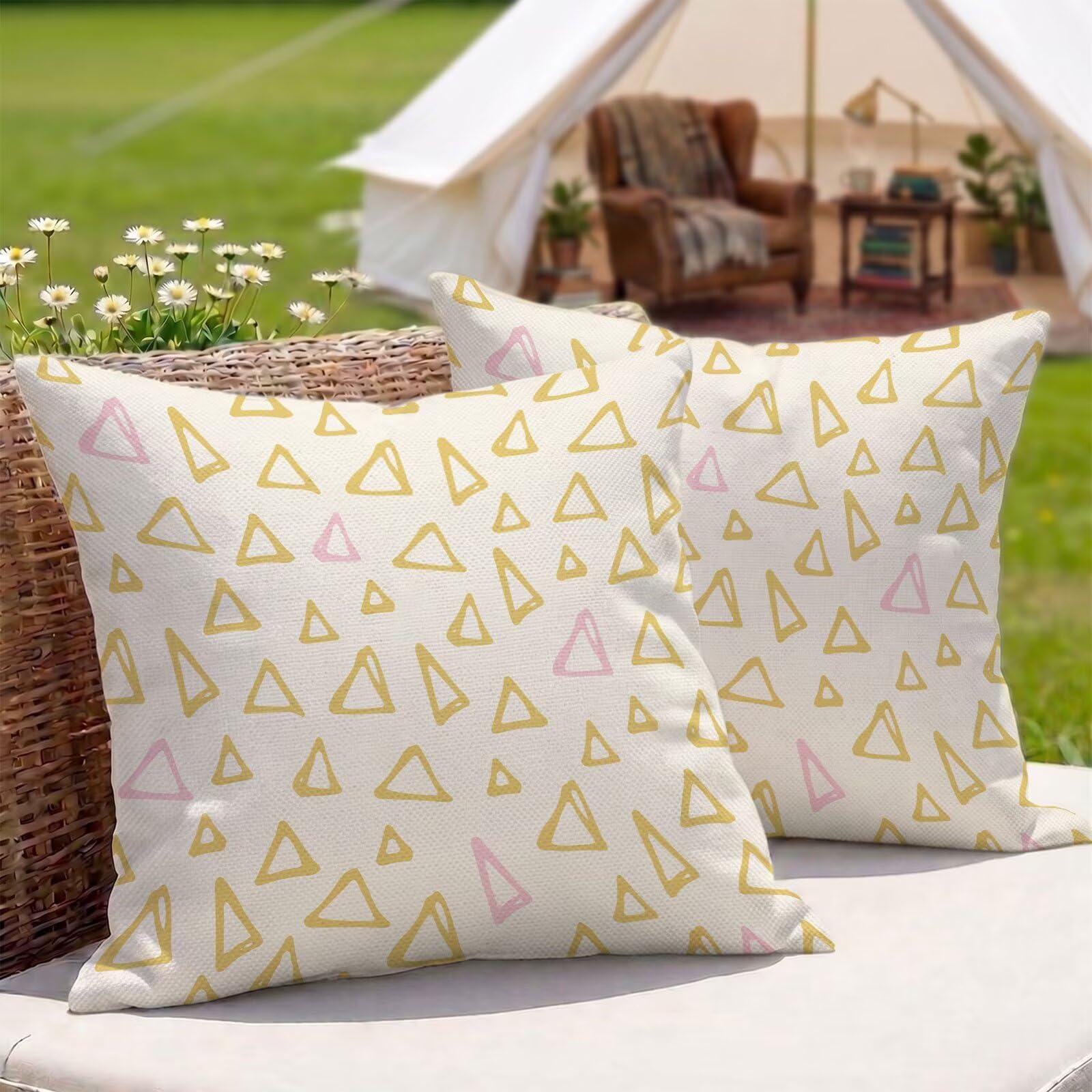 Housses de coussin extérieur imperméables pour sublimer le jardin
