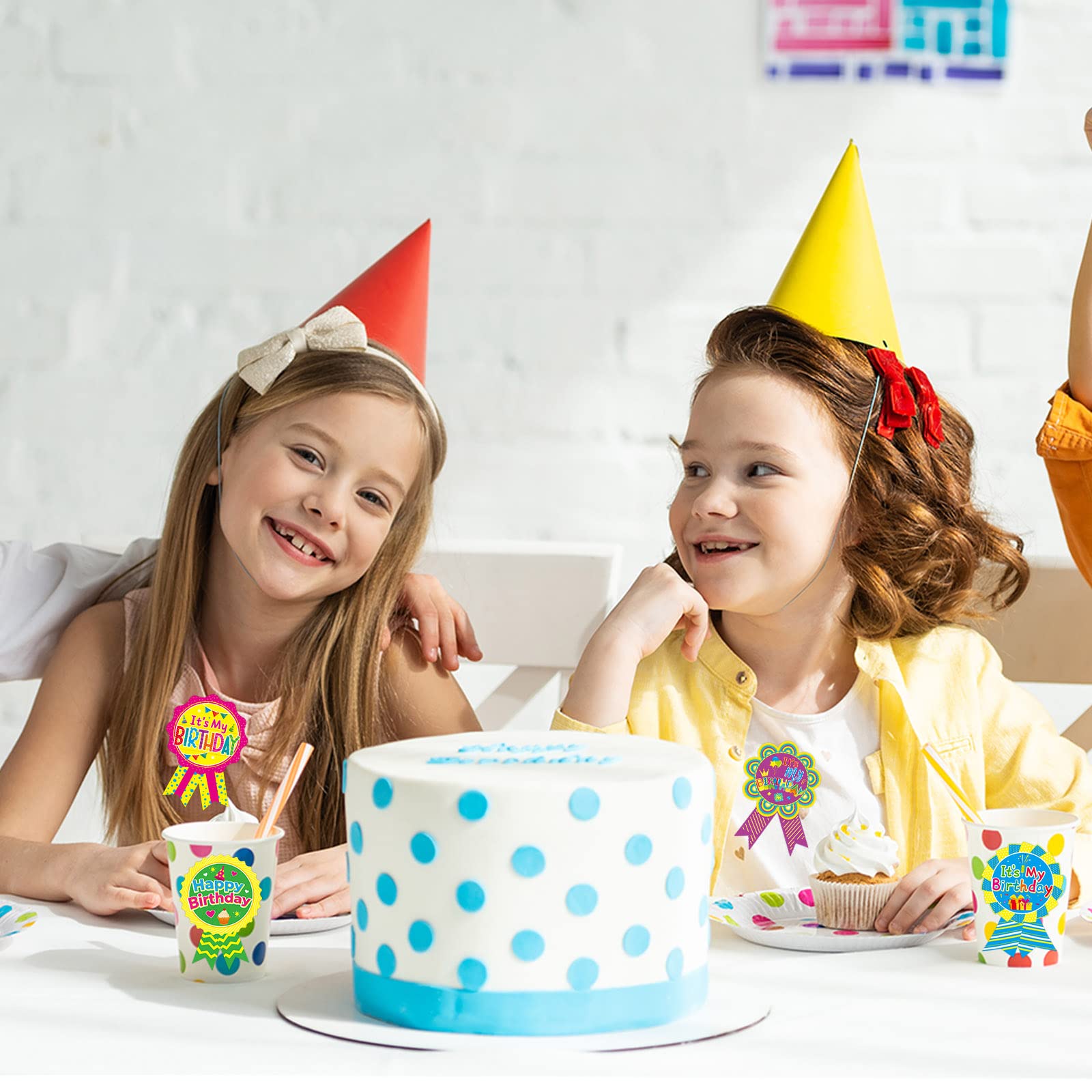 Calcomanías de insignia de feliz cumpleaños para niños, calcomanías de cumpleaños para el hogar, aula, decoración de fiesta, 204 piezas