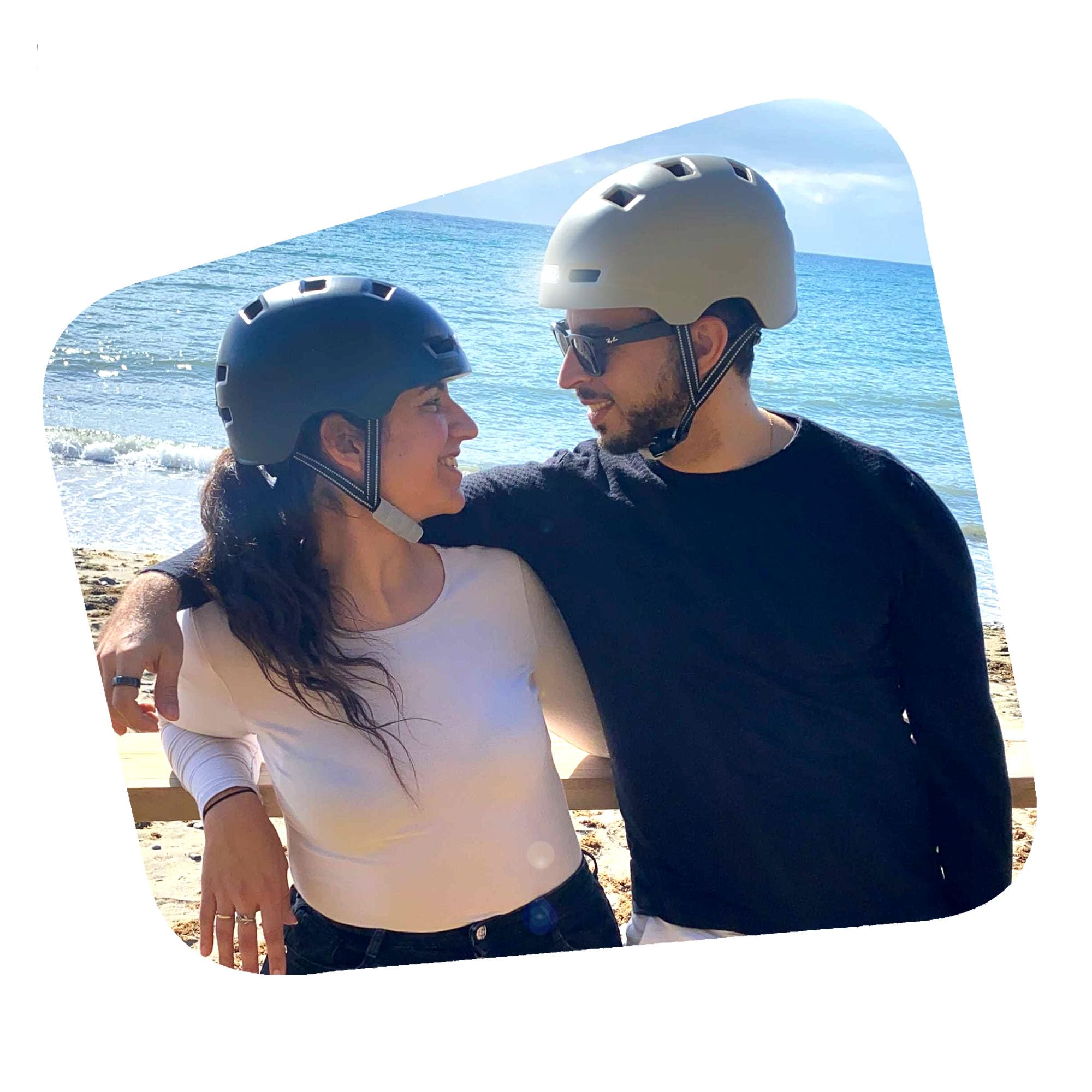 Crazy Safety Vertigo Casque De Vélo Noir Mat Lumière Avant Et Arrière USB | Casque pour Trottinette, Skateboard, Rollers et Vélo BMX, Casque de Vélo de Ville pour Hommes et Femmes | L 57-61 cm