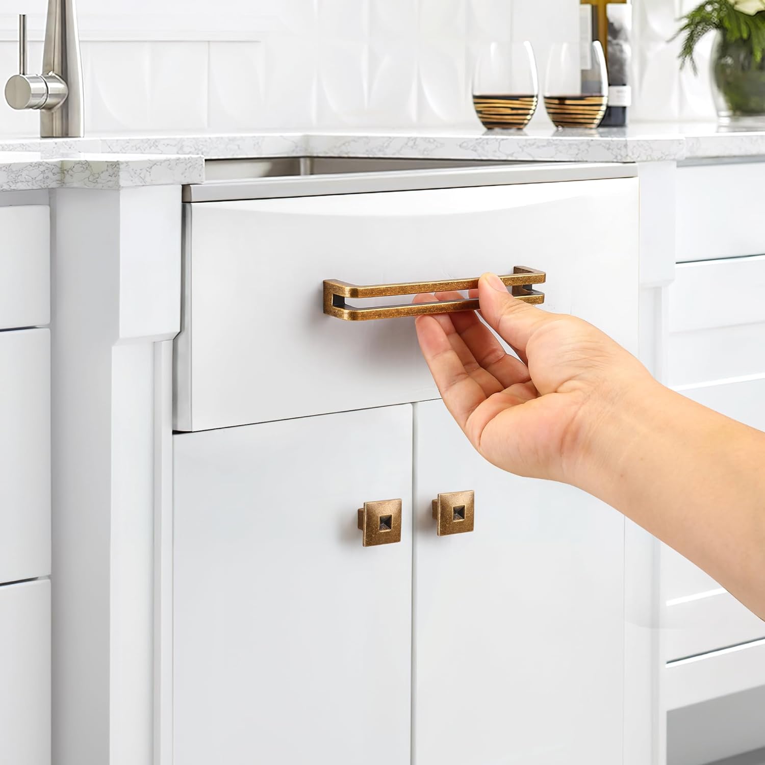 Antique Brass zinc Alloy Cabinet pulls,Vintage Retro 7-1/2 Inch （192mm） Hole Center Cabinet Handles for Drawer,Cupboard, Wardrobe,Dresser - 6 Pack