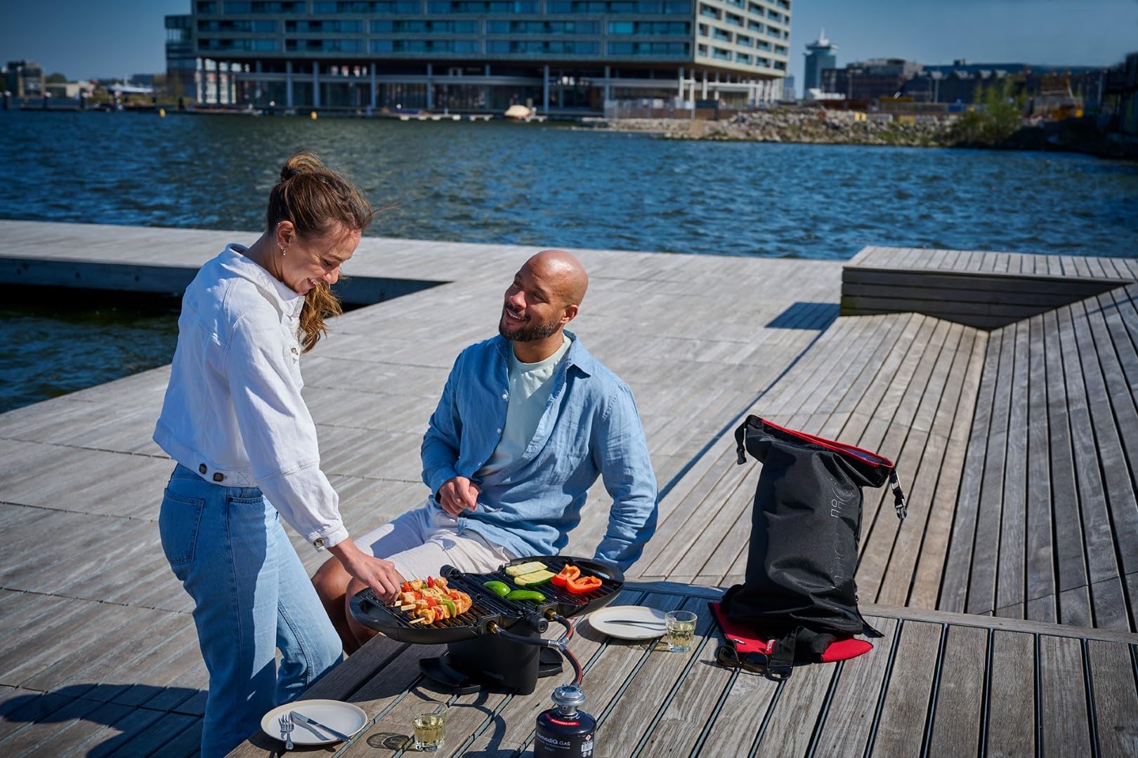NOMADIQ BBQ Camping | Tischgrill | Compact | 2 Brenner | gasgrill camping | gasgrill balkon Wohnmobil | grillplatte, portable, outdoor, barbecue, outdoor kocher