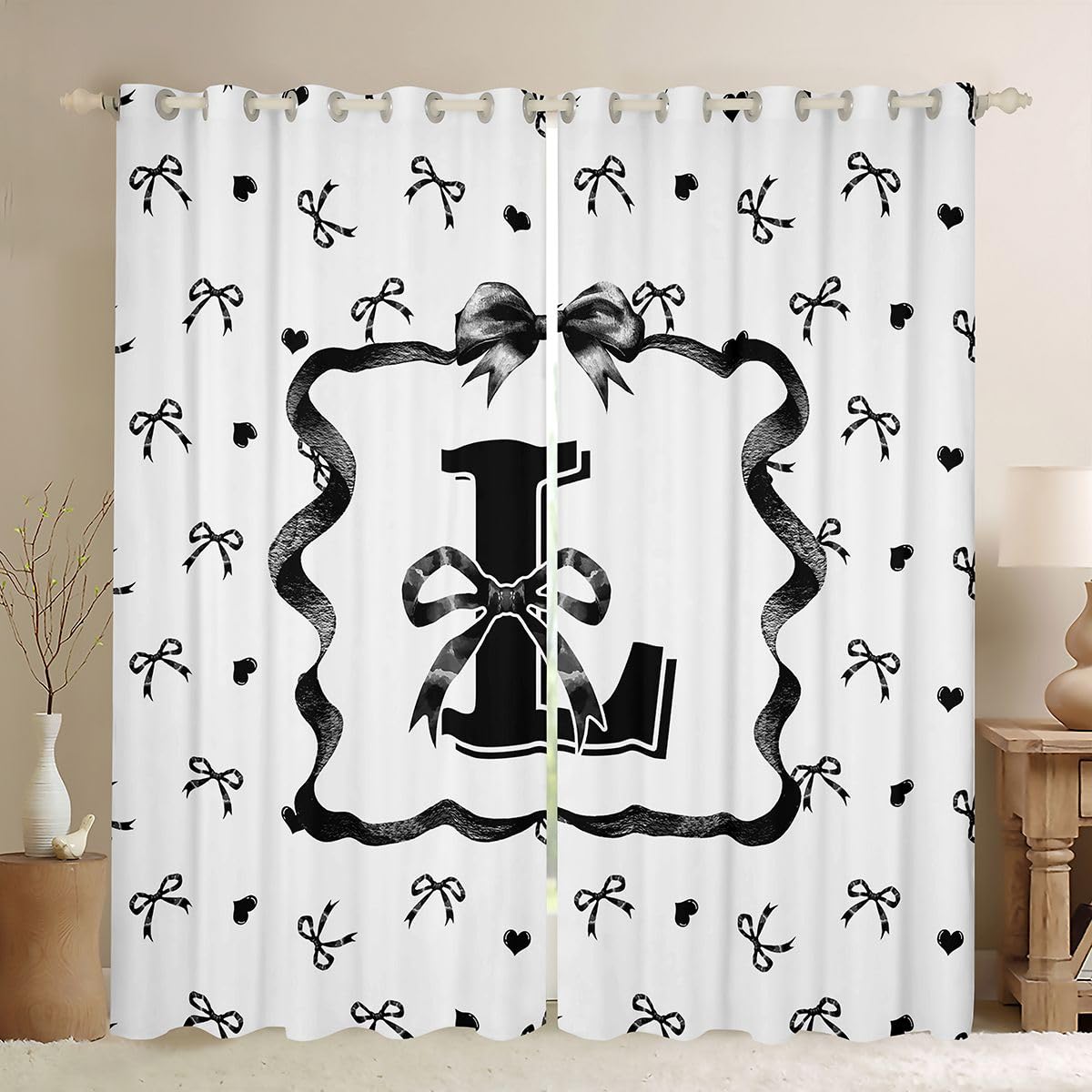 Homewish Czarna kokardka z inicjałem L zasłony okienne, 117 x 137 cm, 2 zestawy paneli – biało-czarna muszka zasłony zaciemniające, estetyczna wstążka, kokardki, zasłony okienne, urocza