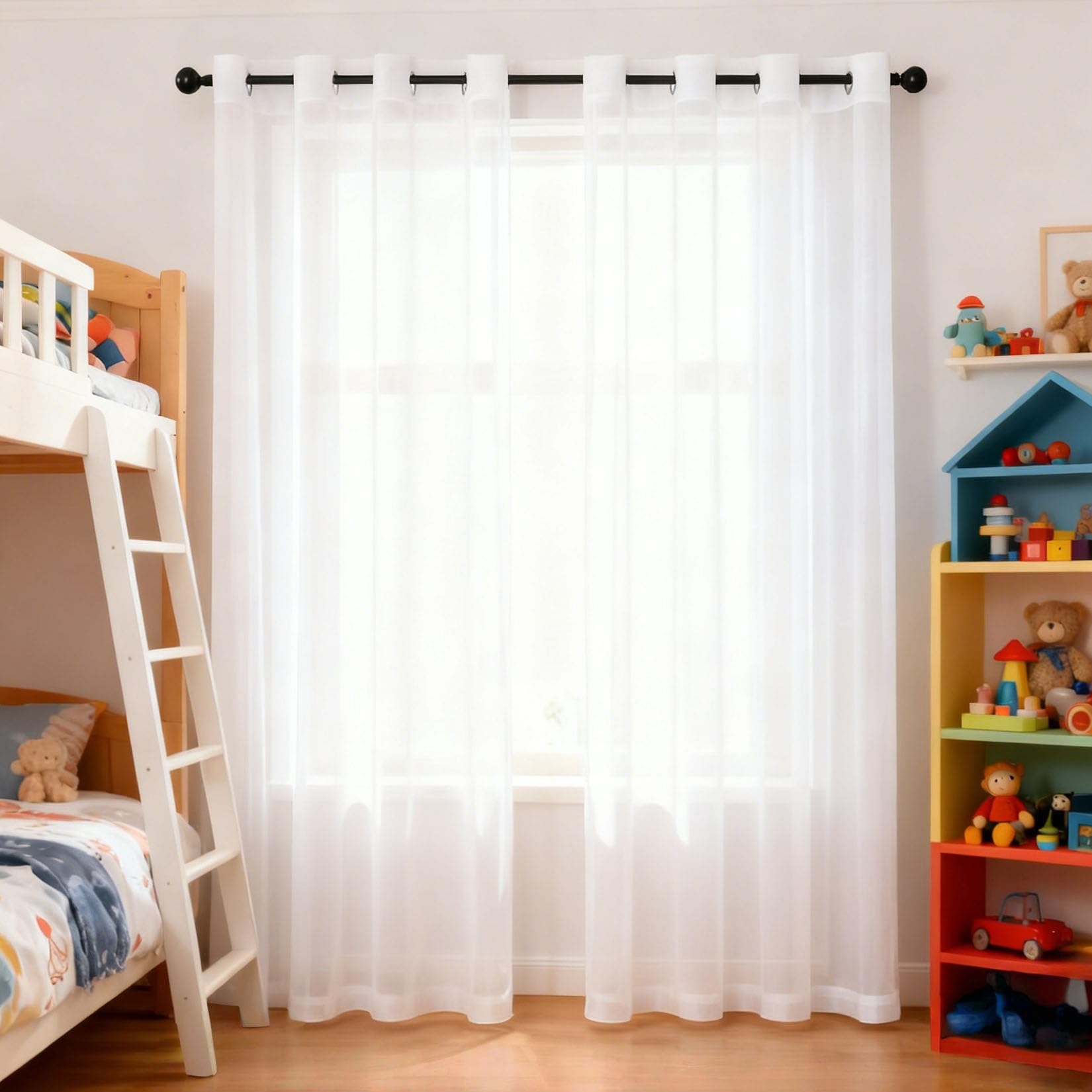 Voilages intérieurs élégants en tissu doux et lisse pour une lumière tamisée