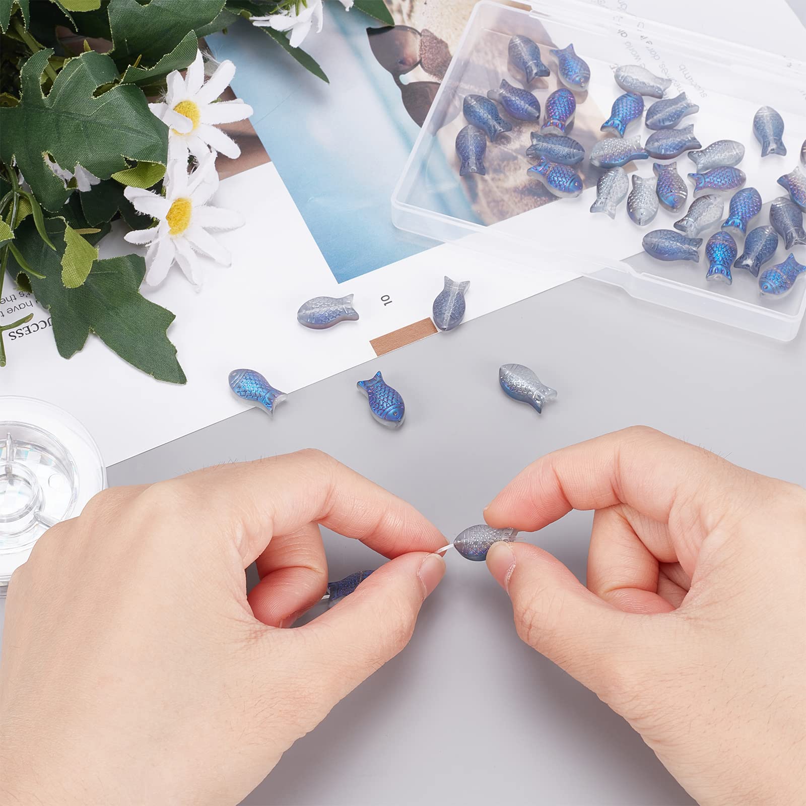 Amazon.co.jp: SUNNYCLUE 1箱50個 魚 ビーズ ガラス ビーズ 海洋