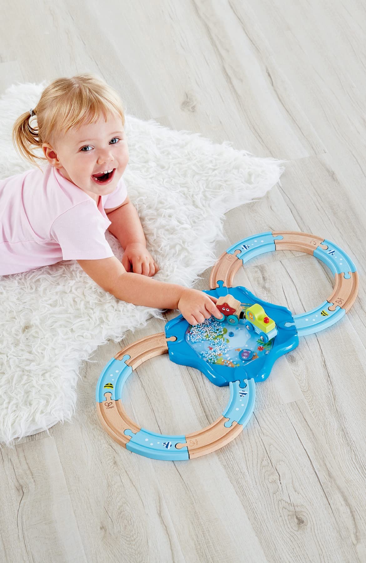 Hape E3827 - Set di 8 treni in legno, motivo: My First Railway