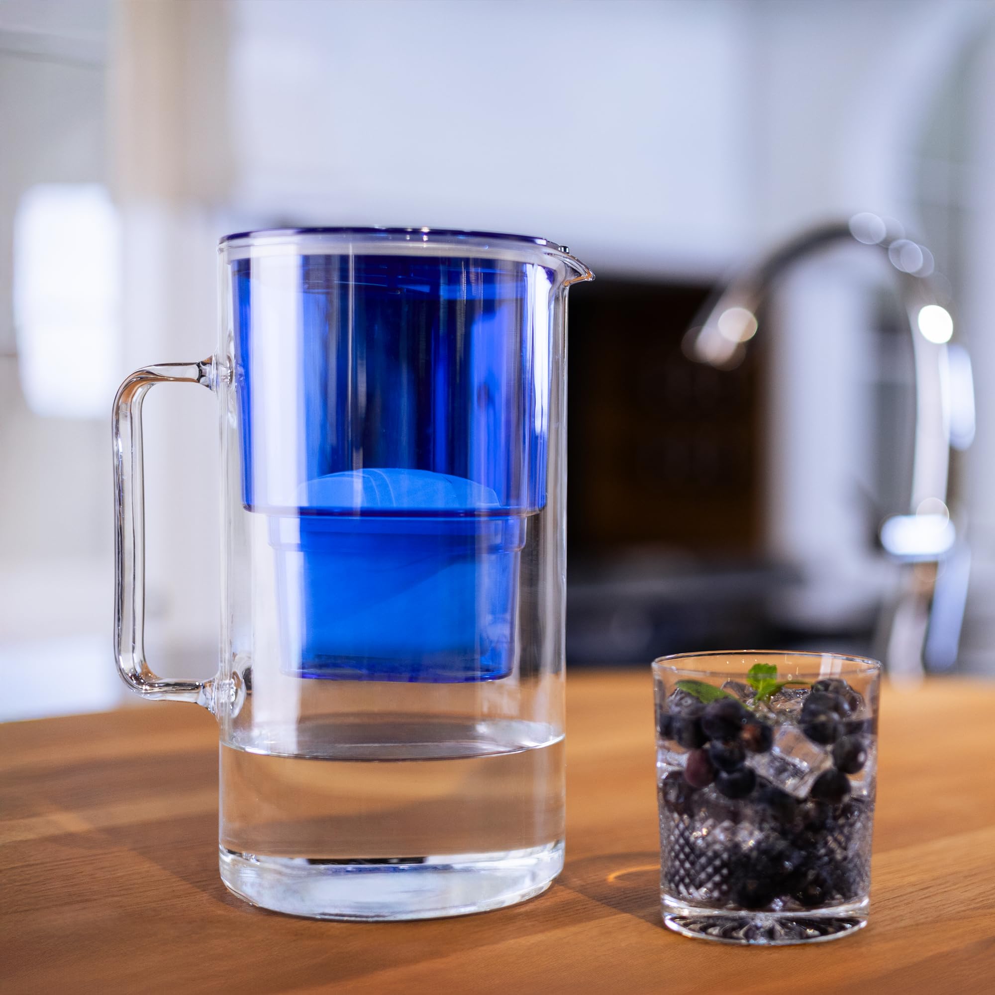 Wessper Jarra filtradora de vidrio con 1 cartucho de filtro 3 Litros | Reemplazo para Dafi Unimax Aquaphor A5 BRITA Maxtra+ PHILIPS AWP212/10 | Reduce la cal, el cloro y los Microplásticos, Azul